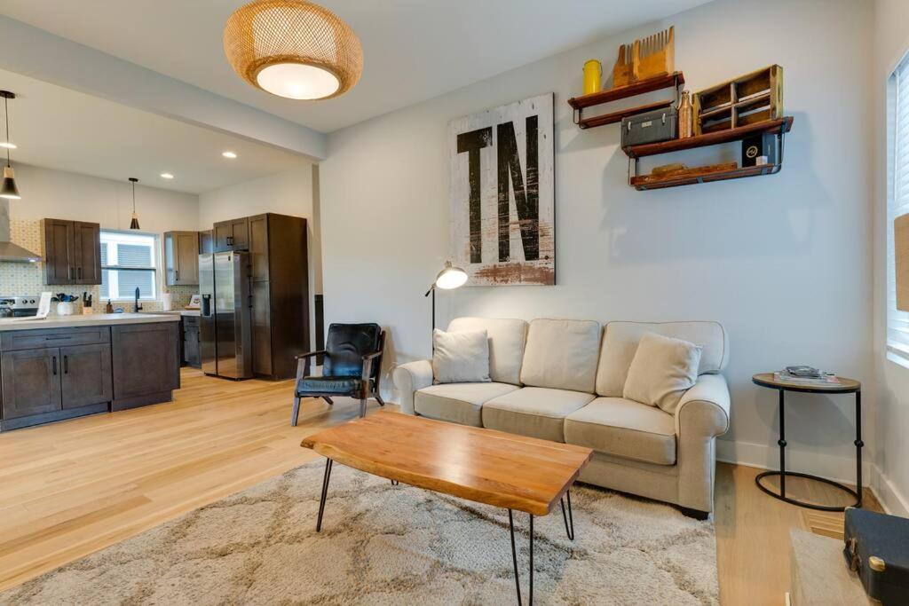 Photograph supplied for Spacious Home 5 Min to Broadway, Sleeps 12!