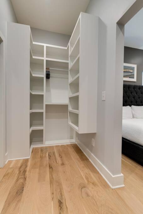 Photograph supplied for Spacious Home 5 Min to Broadway, Sleeps 12!