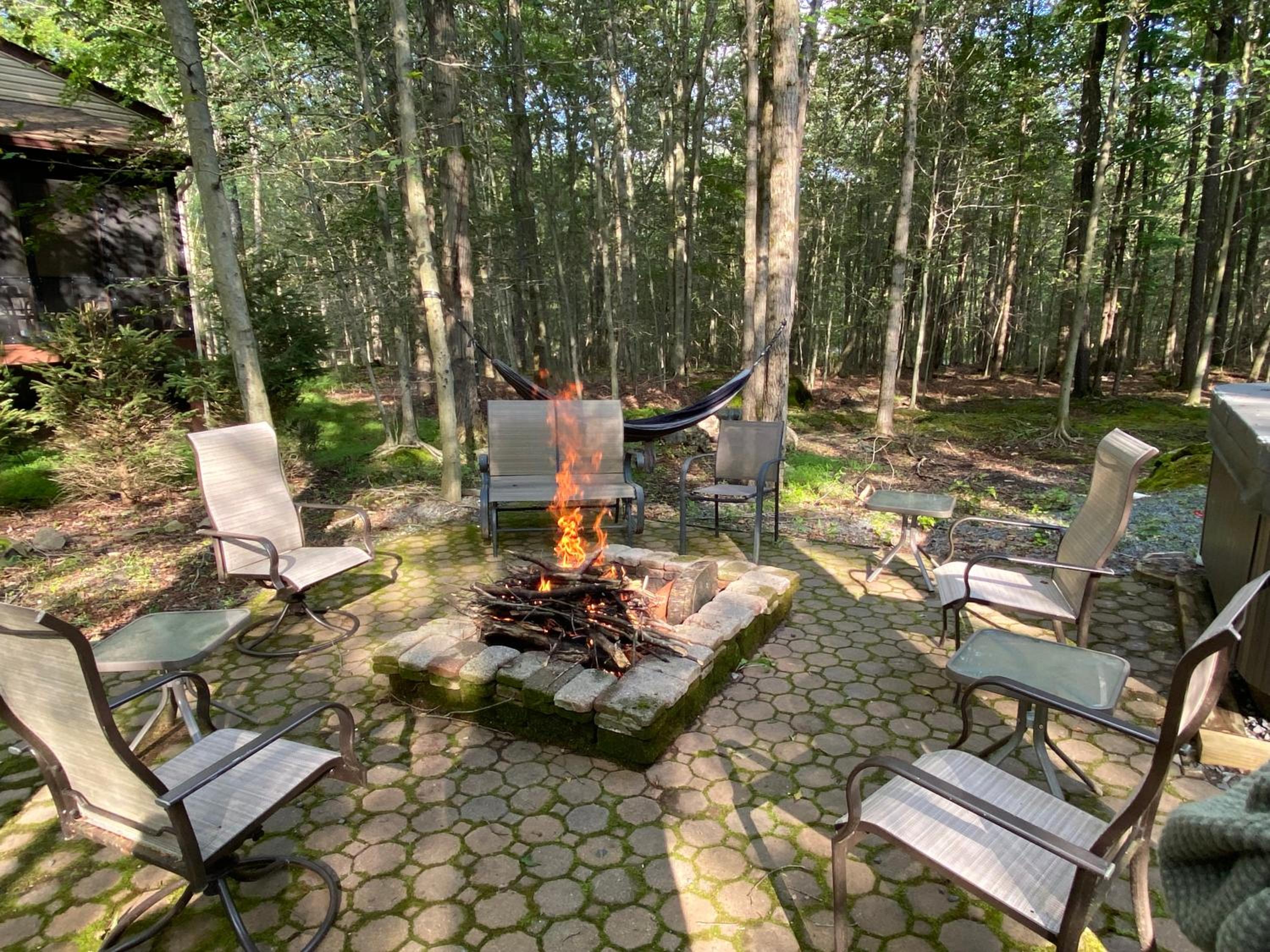 Luxurious Chalet in Arrowhead Lake's Exclusive Community, hammock, firepit, hot tub, pools, lakes, ski view 5