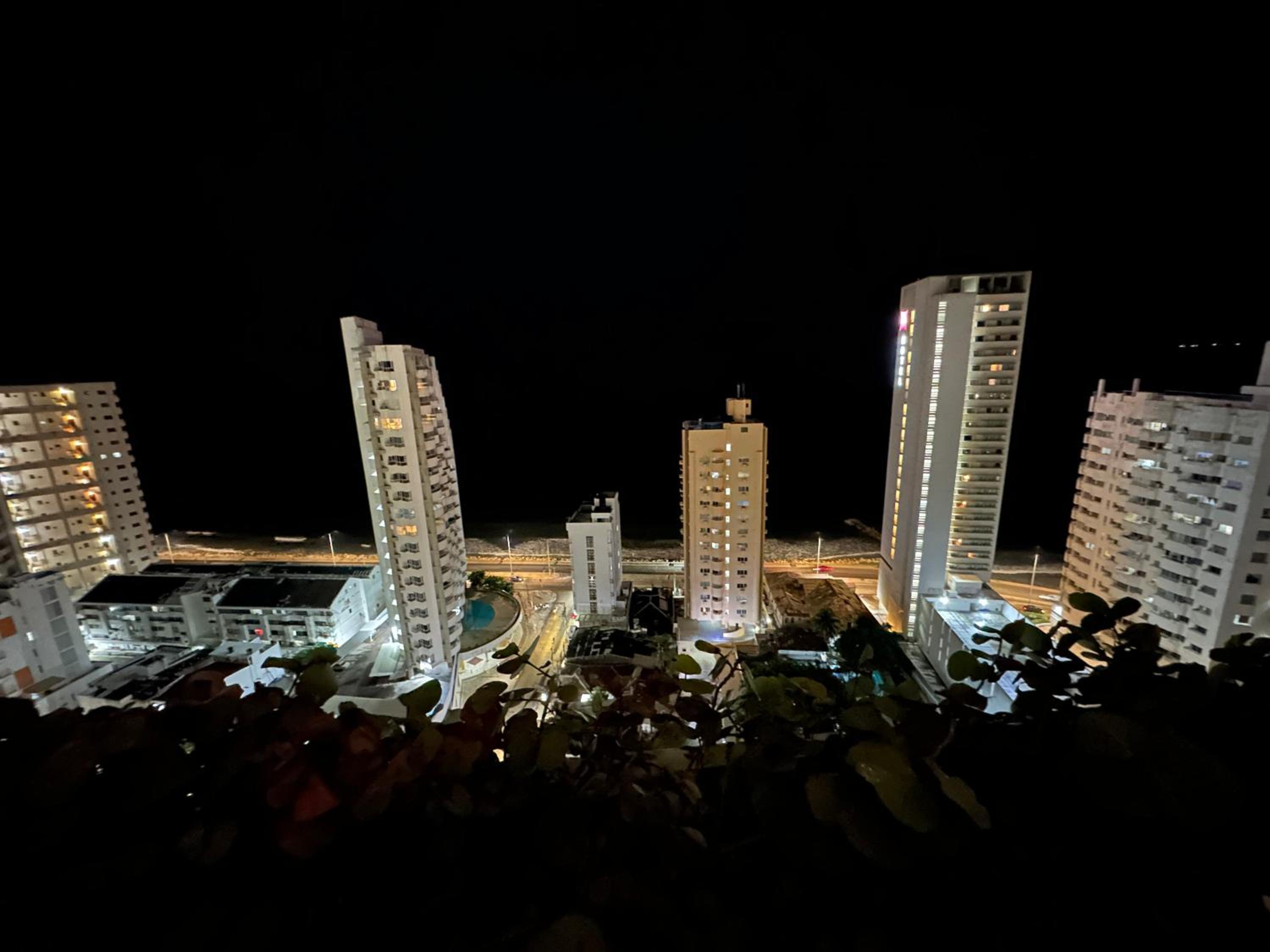 Modern 2 Story Penthouse, With Pool, Spa & Beach