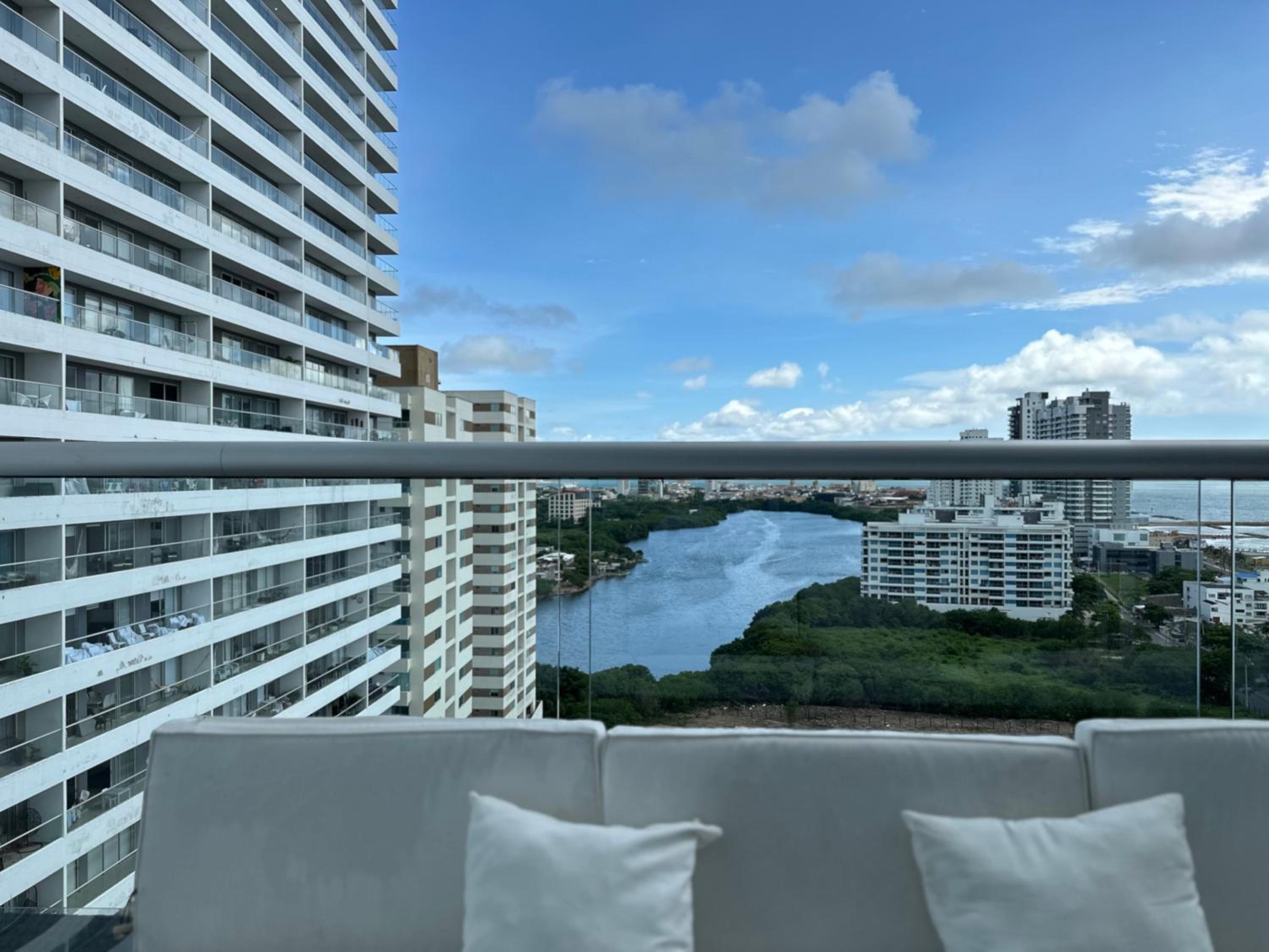 Modern 2 Story Penthouse, With Pool, Spa & Beach