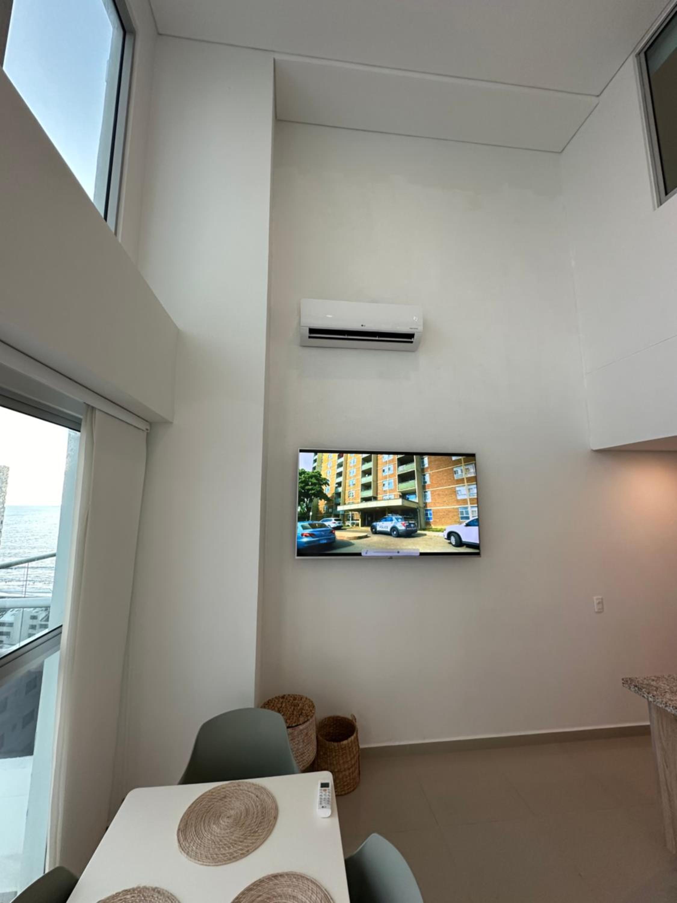 Modern 2 Story Penthouse, With Pool, Spa & Beach