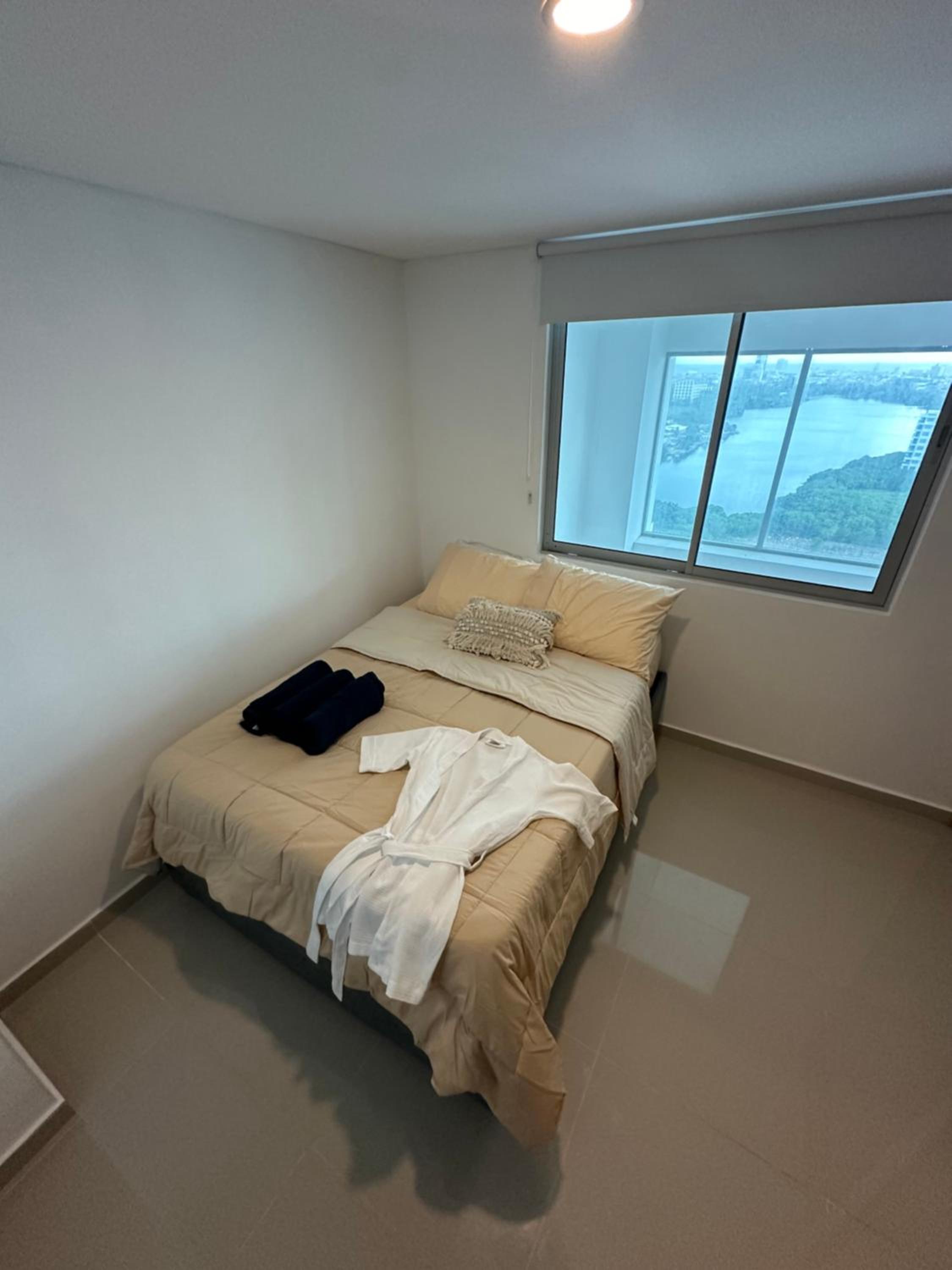 Modern 2 Story Penthouse, With Pool, Spa & Beach
