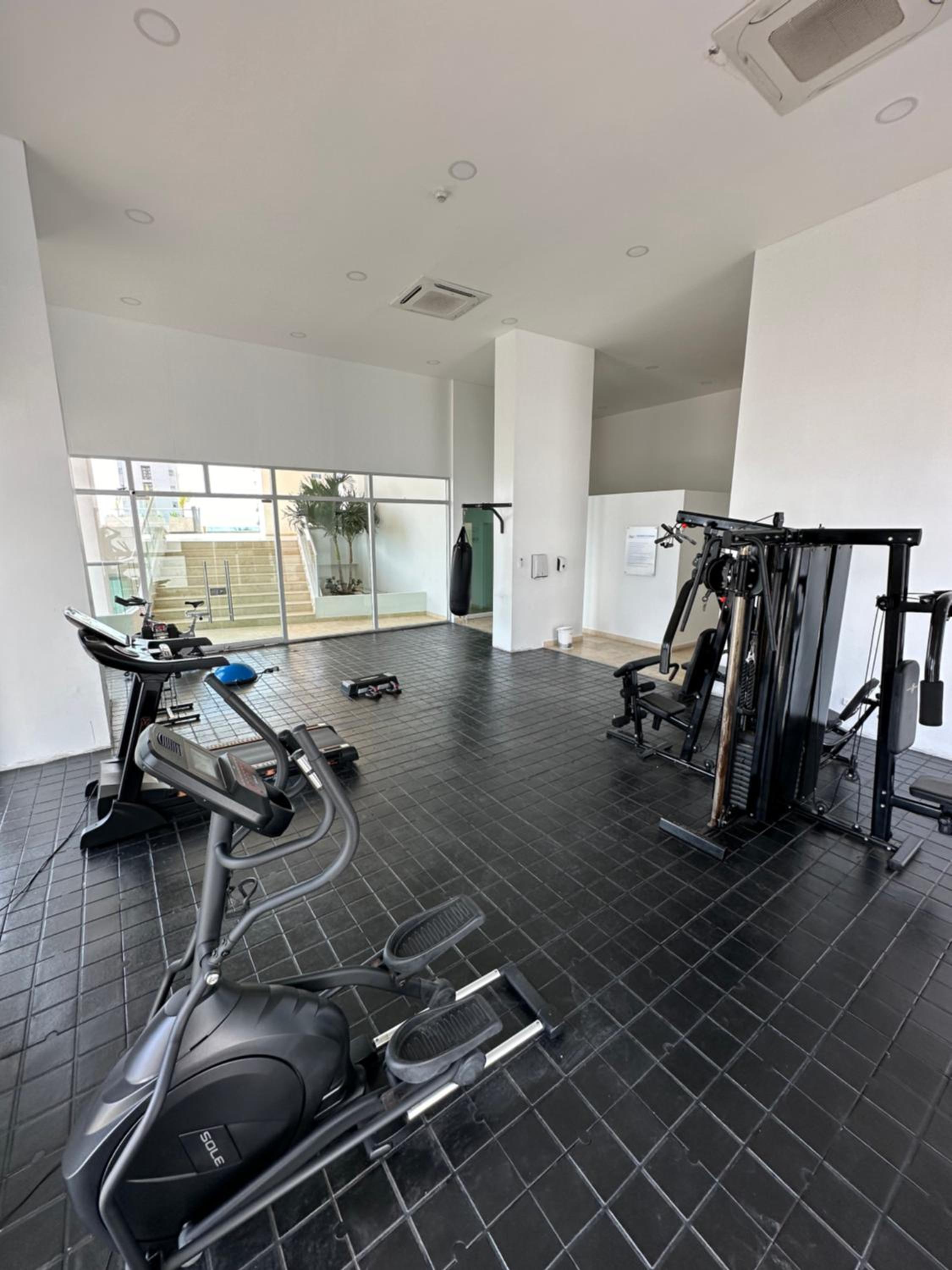 Modern 2 Story Penthouse, With Pool, Spa & Beach