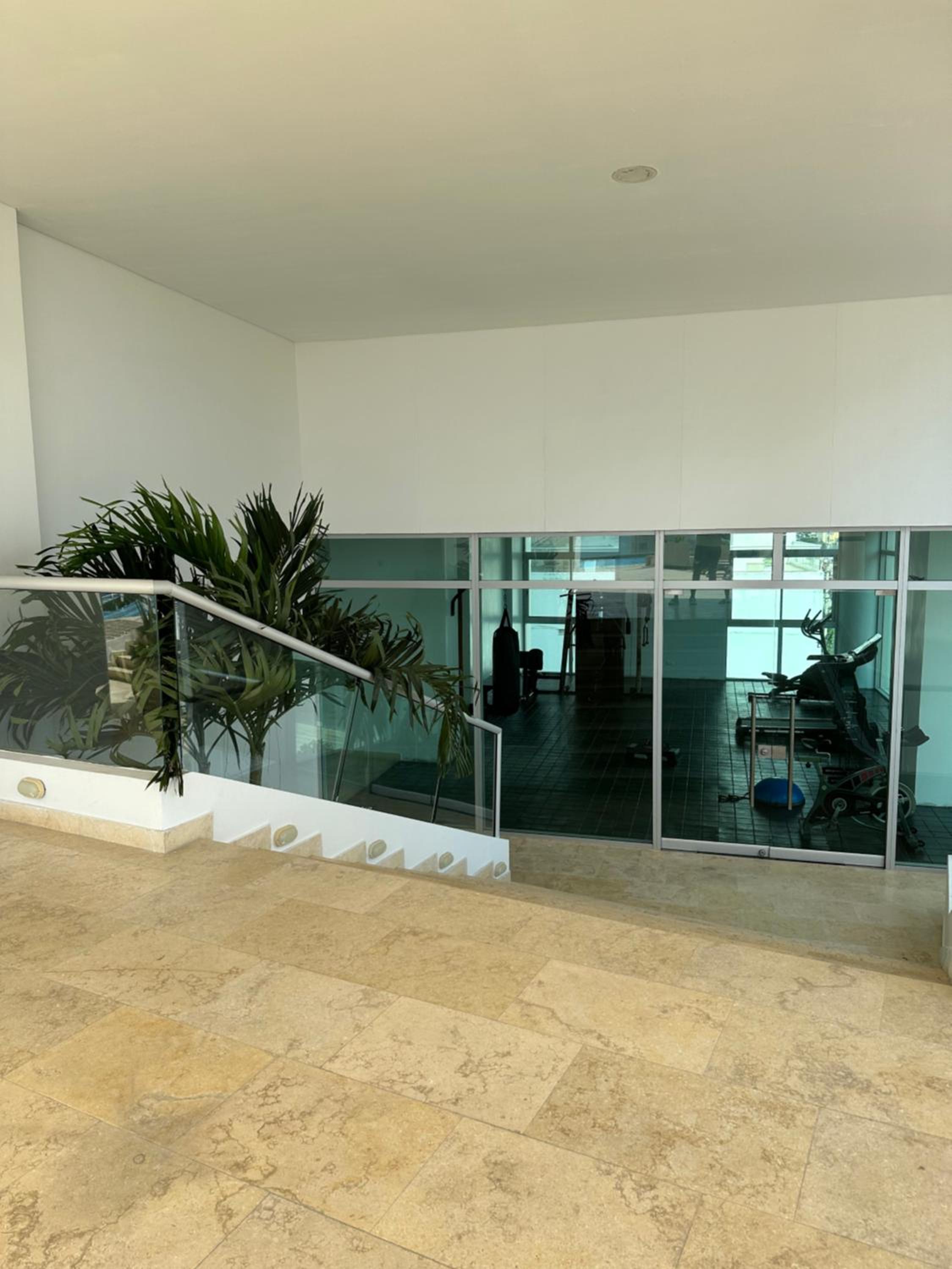 Modern 2 Story Penthouse, With Pool, Spa & Beach