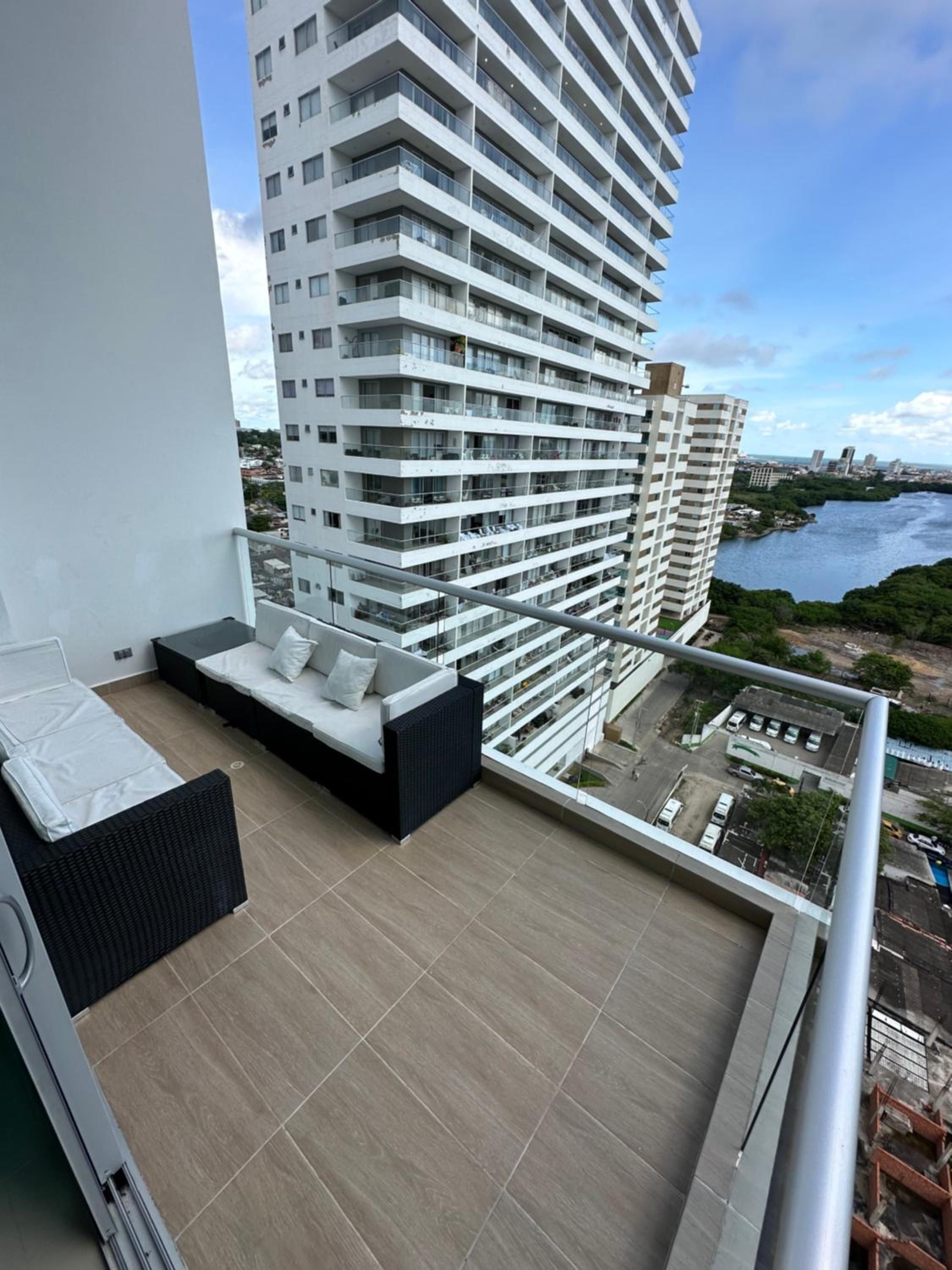 Modern 2 Story Penthouse, With Pool, Spa & Beach