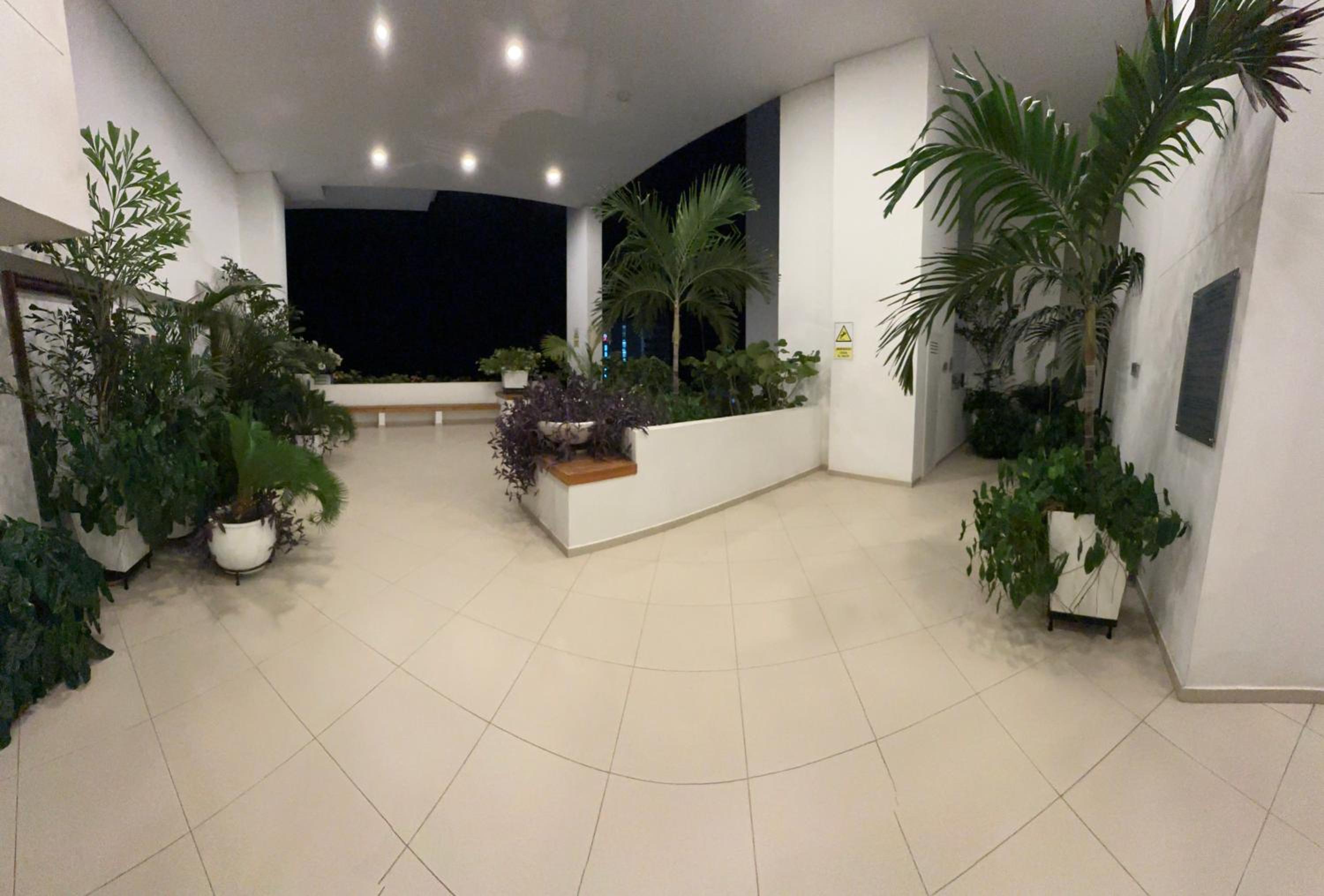 Modern 2 Story Penthouse, With Pool, Spa & Beach