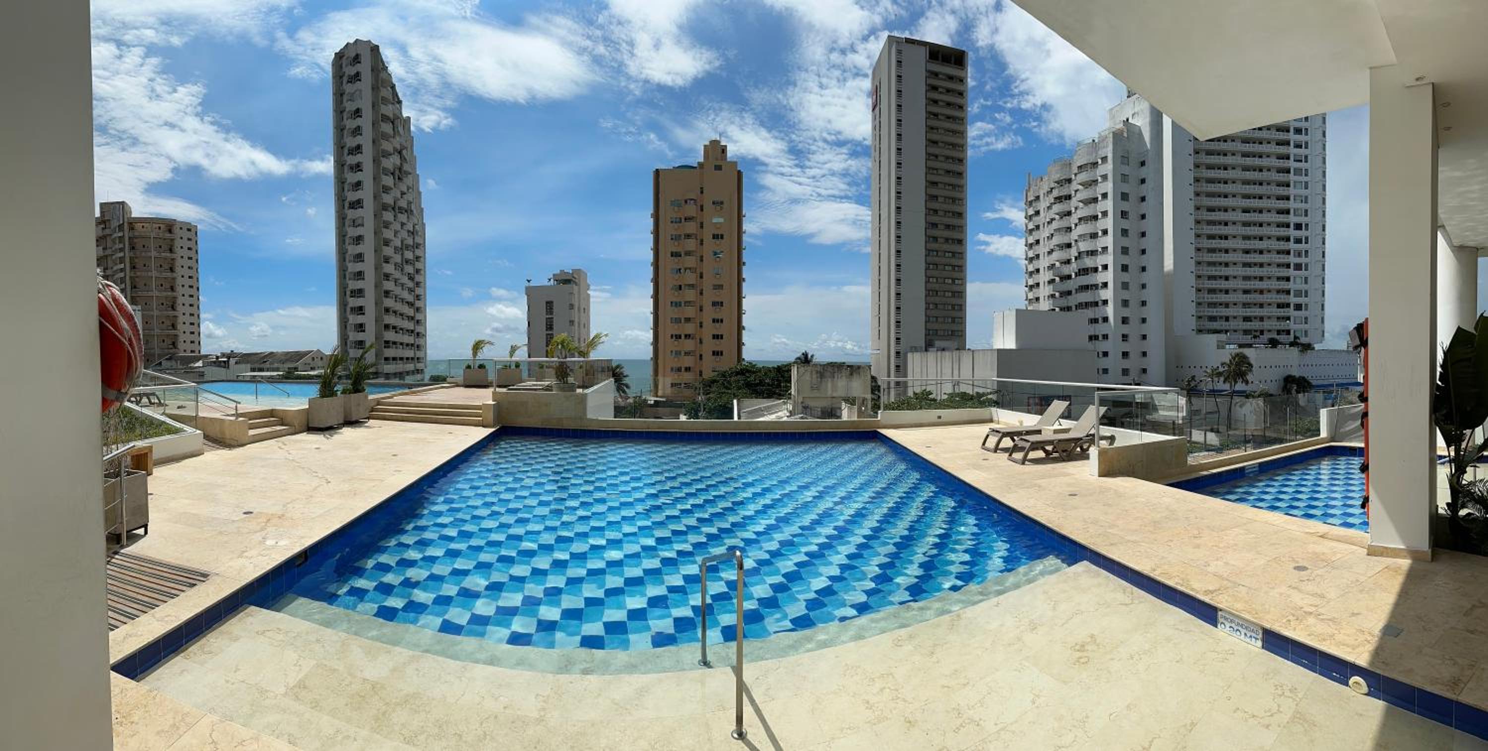 Modern 2 Story Penthouse, With Pool, Spa & Beach