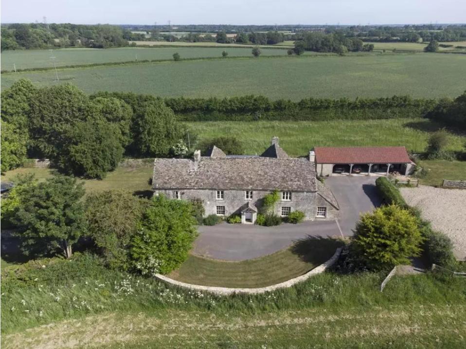 Furzen Farmhouse - Quiet Alternative to a Hotel