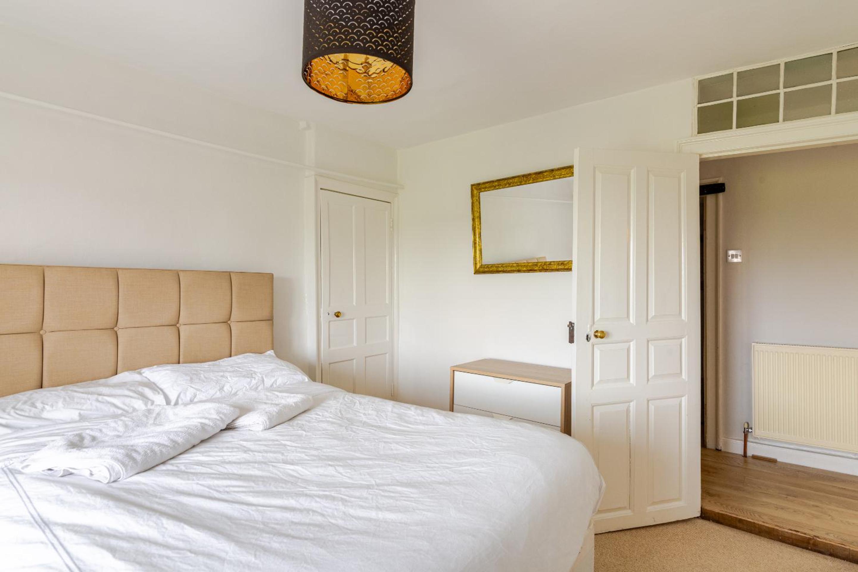 Furzen Farmhouse - Quiet Alternative to a Hotel