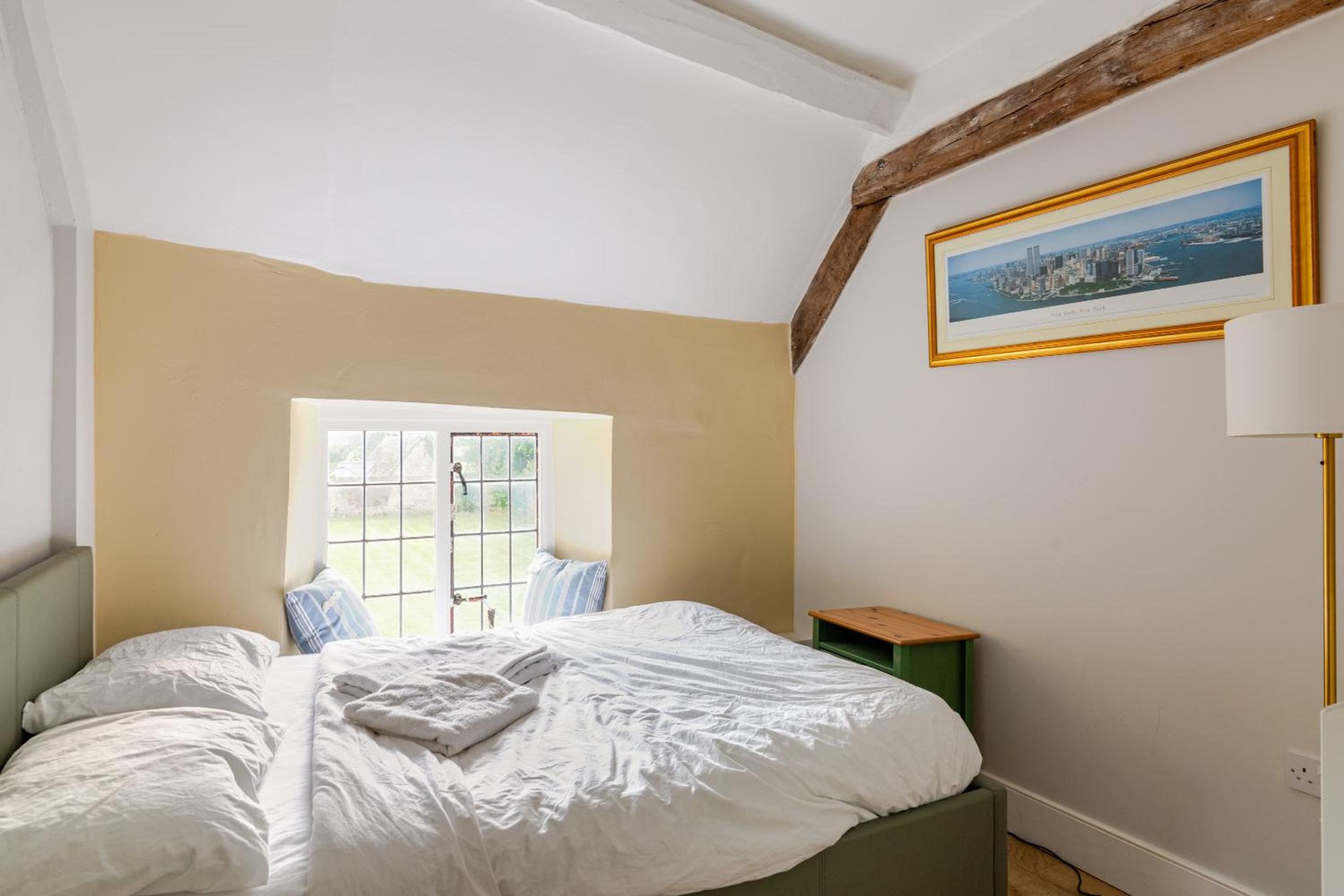 Furzen Farmhouse - Quiet Alternative to a Hotel