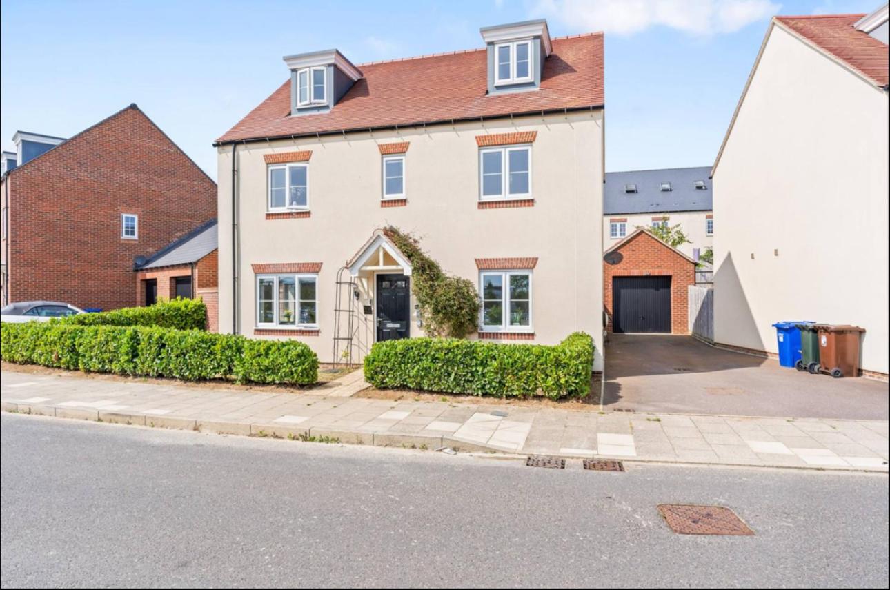 Hotel Luxury 5 bed house with hottub nr Bicester Village - Image 1