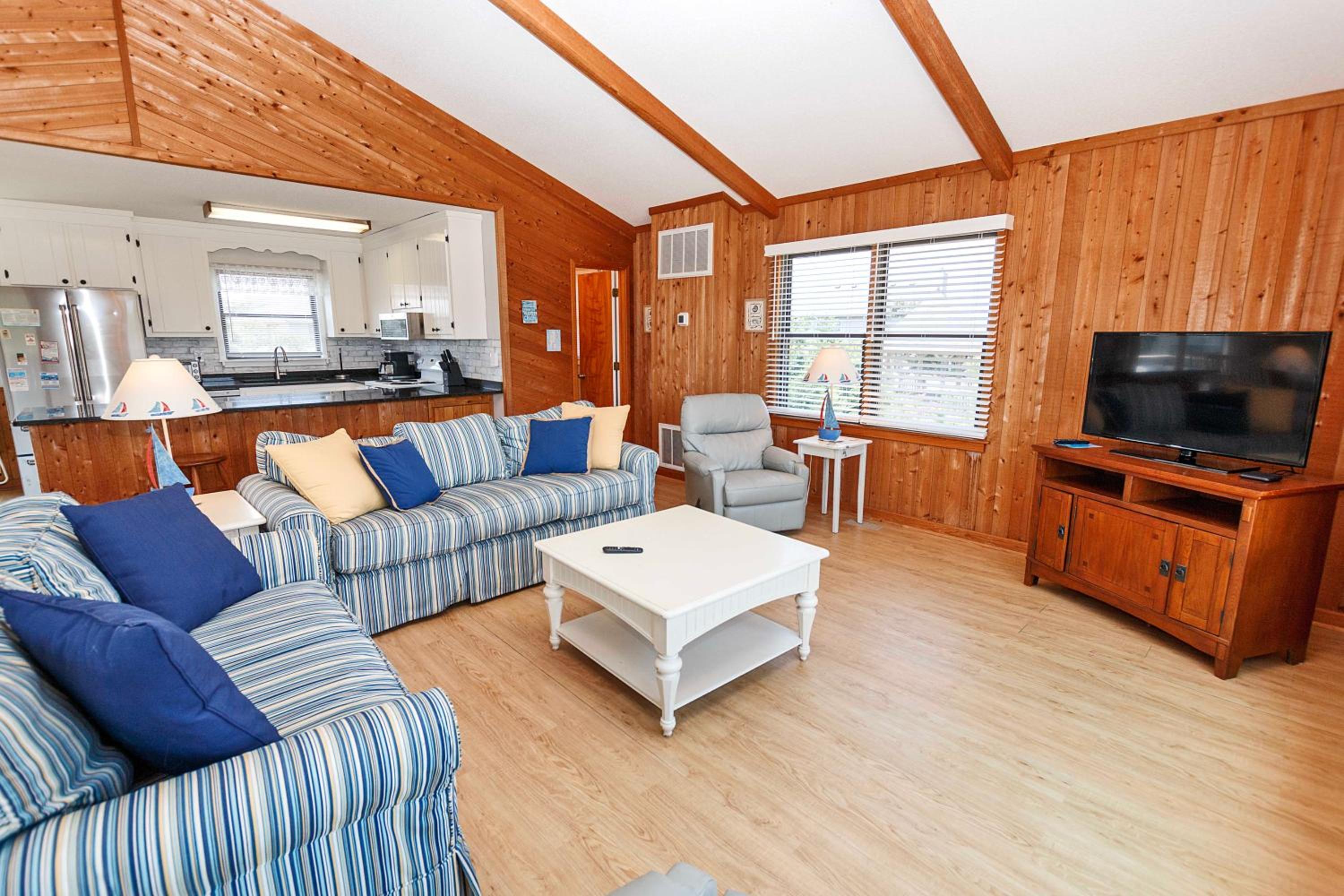 Semi-Oceanfront, Close to Beach Access! SA2, Wadel view 3