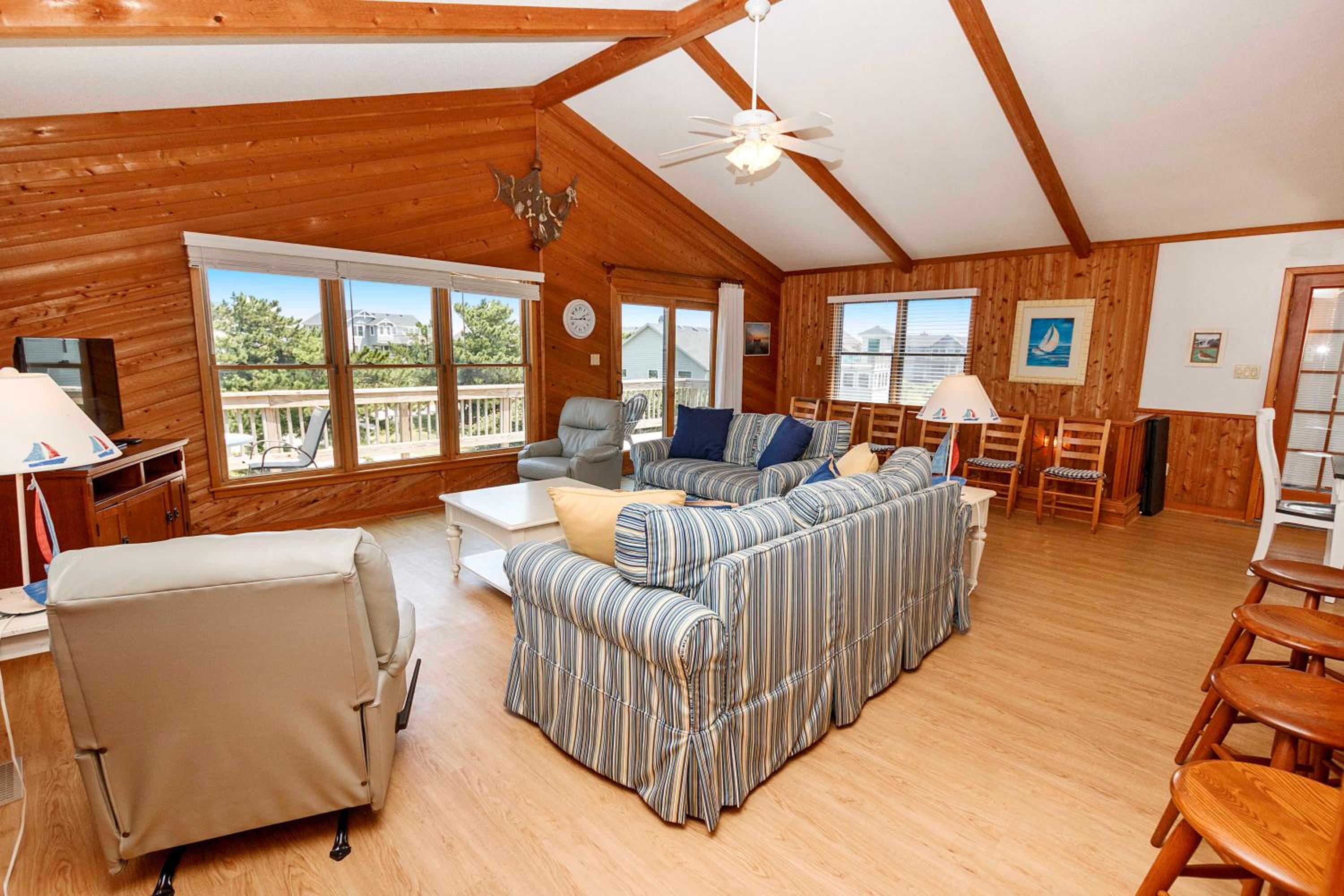 Semi-Oceanfront, Close to Beach Access! SA2, Wadel view 5