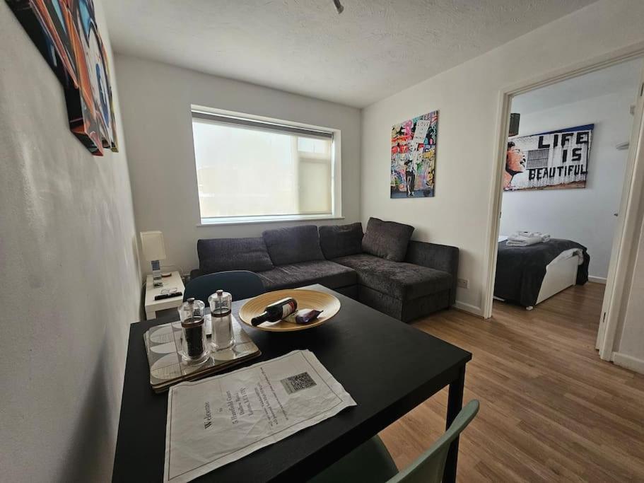 Crash pad in Luton Town view 3