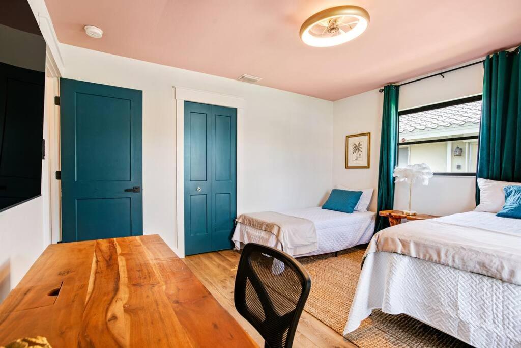 Pink Palm Villa Heated Salt Pool 5 min to beach view 4