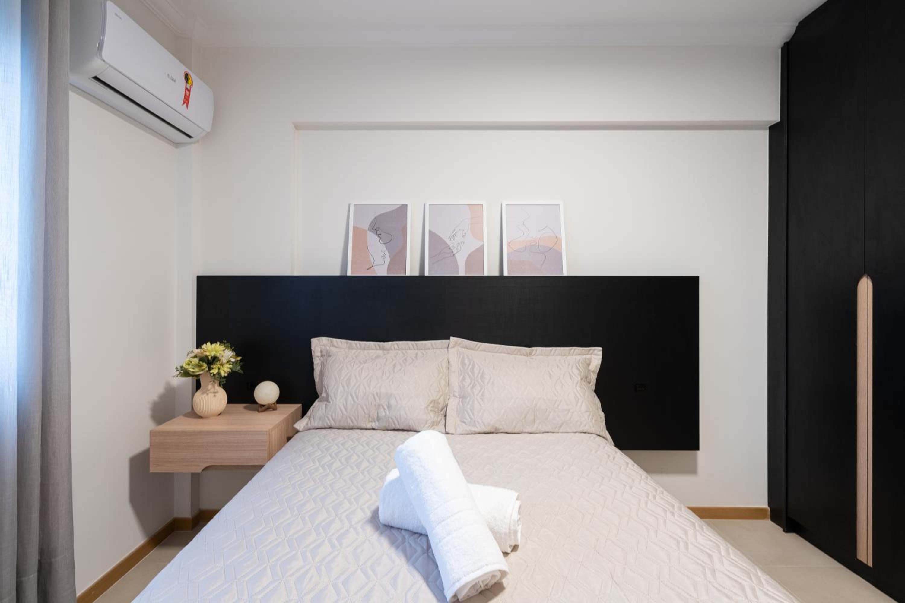 Localização Central! A 450 metros da Vila Germânica Loft com Piscina, Ar-Condicionado, Wi-Fi, Cozinha completa, Garagem Privativa, Espaço Zen, Academia, Sa