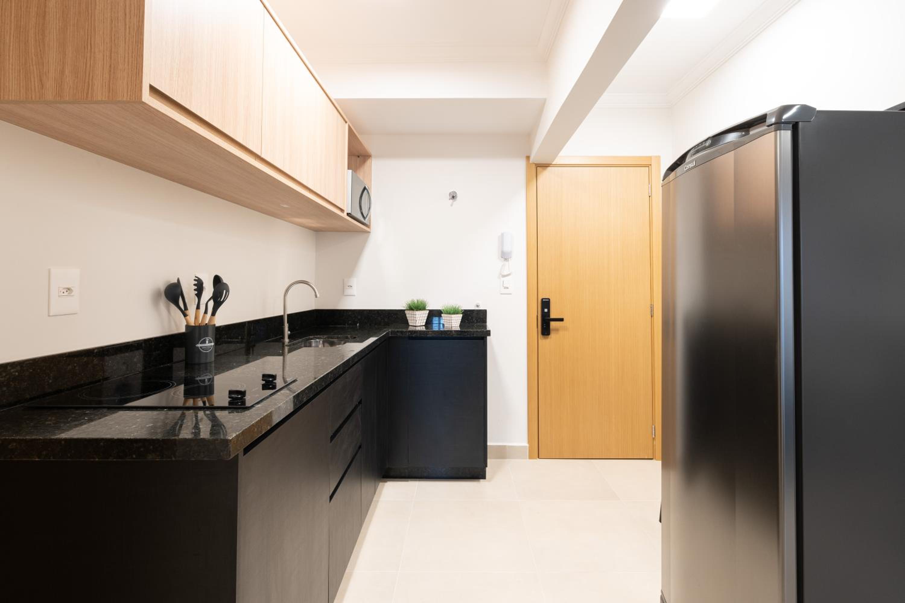Localização Central! A 450 metros da Vila Germânica Loft com Piscina, Ar-Condicionado, Wi-Fi, Cozinha completa, Garagem Privativa, Espaço Zen, Academia, Sa