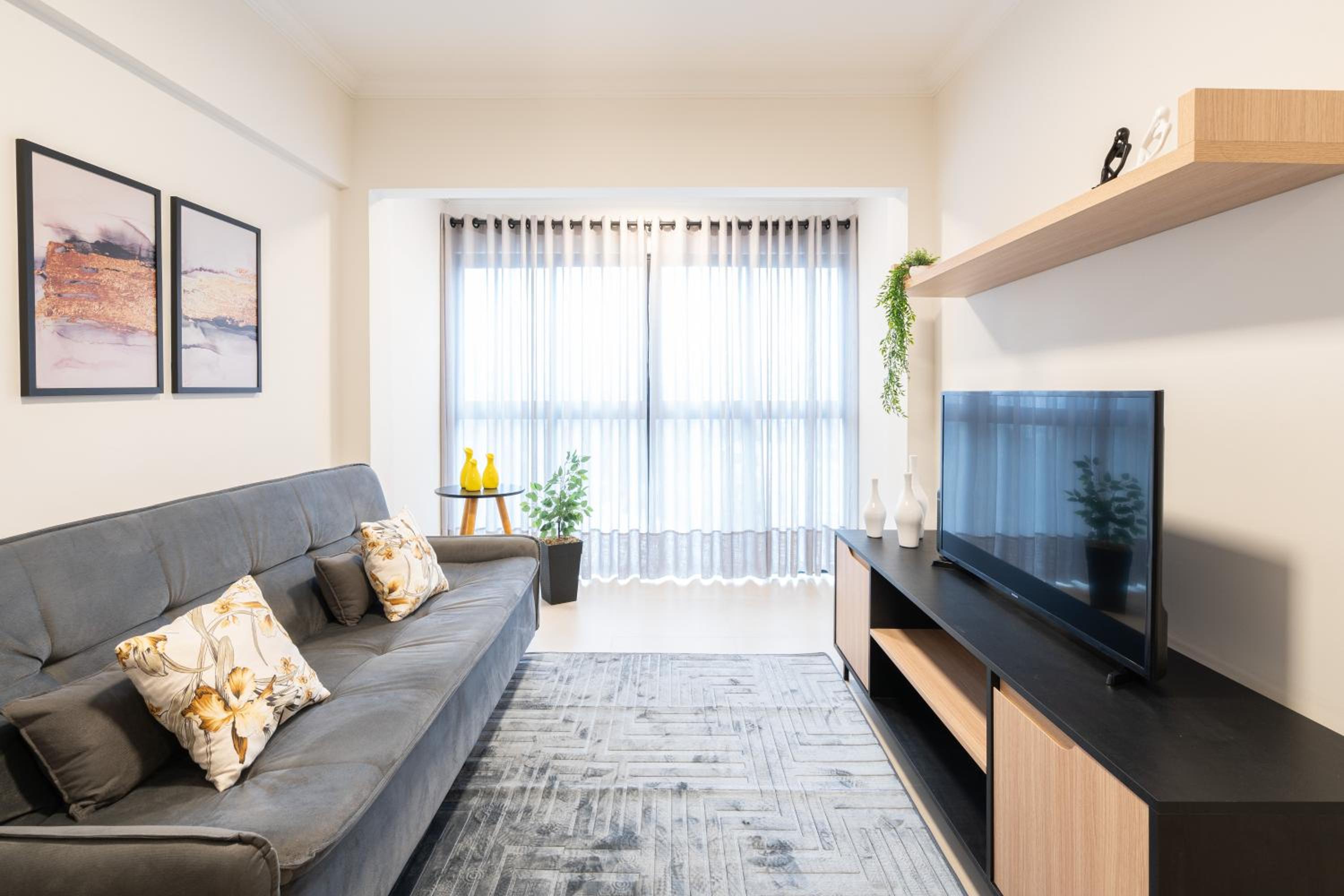 Localização Central! A 450 metros da Vila Germânica Loft com Piscina, Ar-Condicionado, Wi-Fi, Cozinha completa, Garagem Privativa, Espaço Zen, Academia, Sa