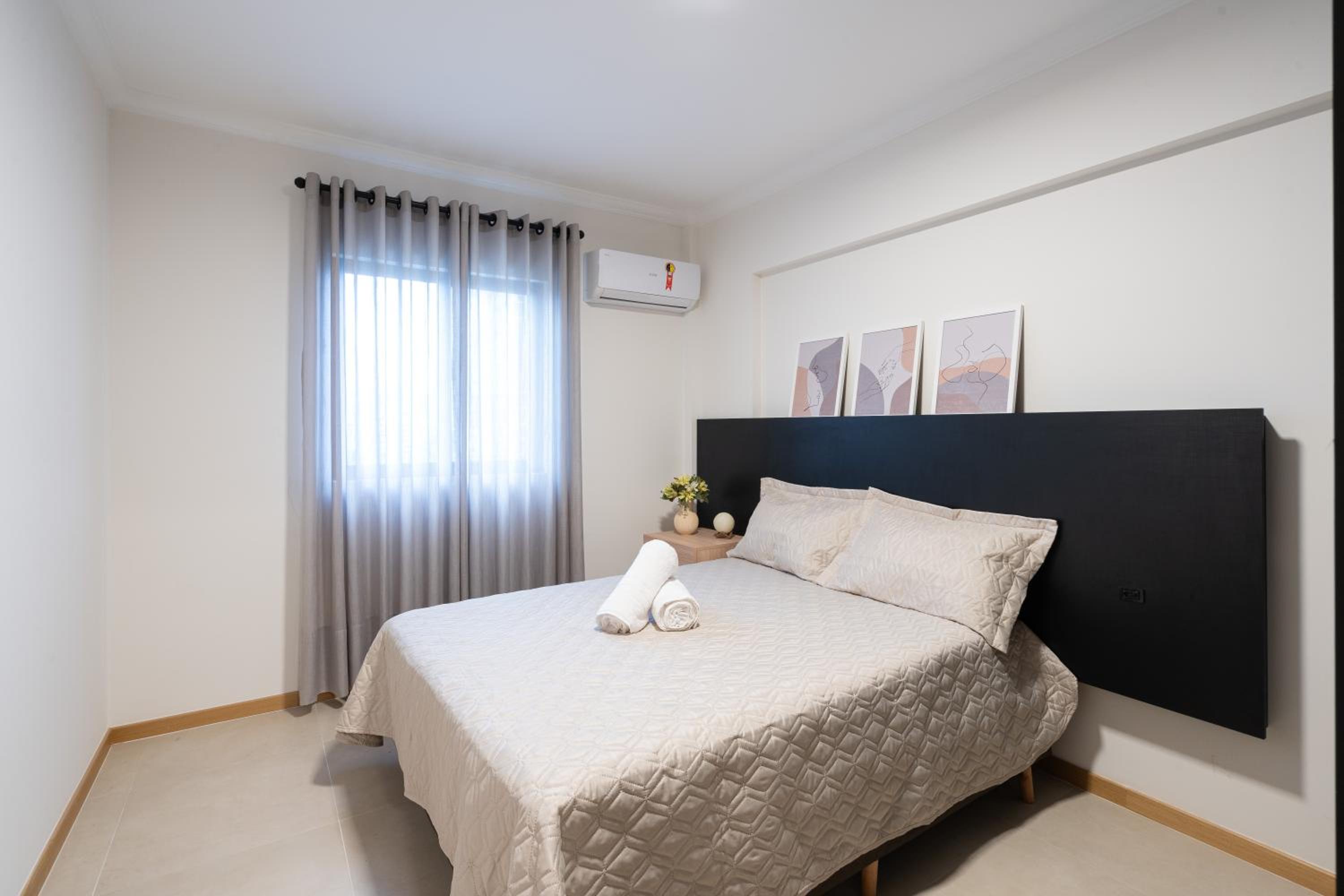 Localização Central! A 450 metros da Vila Germânica Loft com Piscina, Ar-Condicionado, Wi-Fi, Cozinha completa, Garagem Privativa, Espaço Zen, Academia, Sa