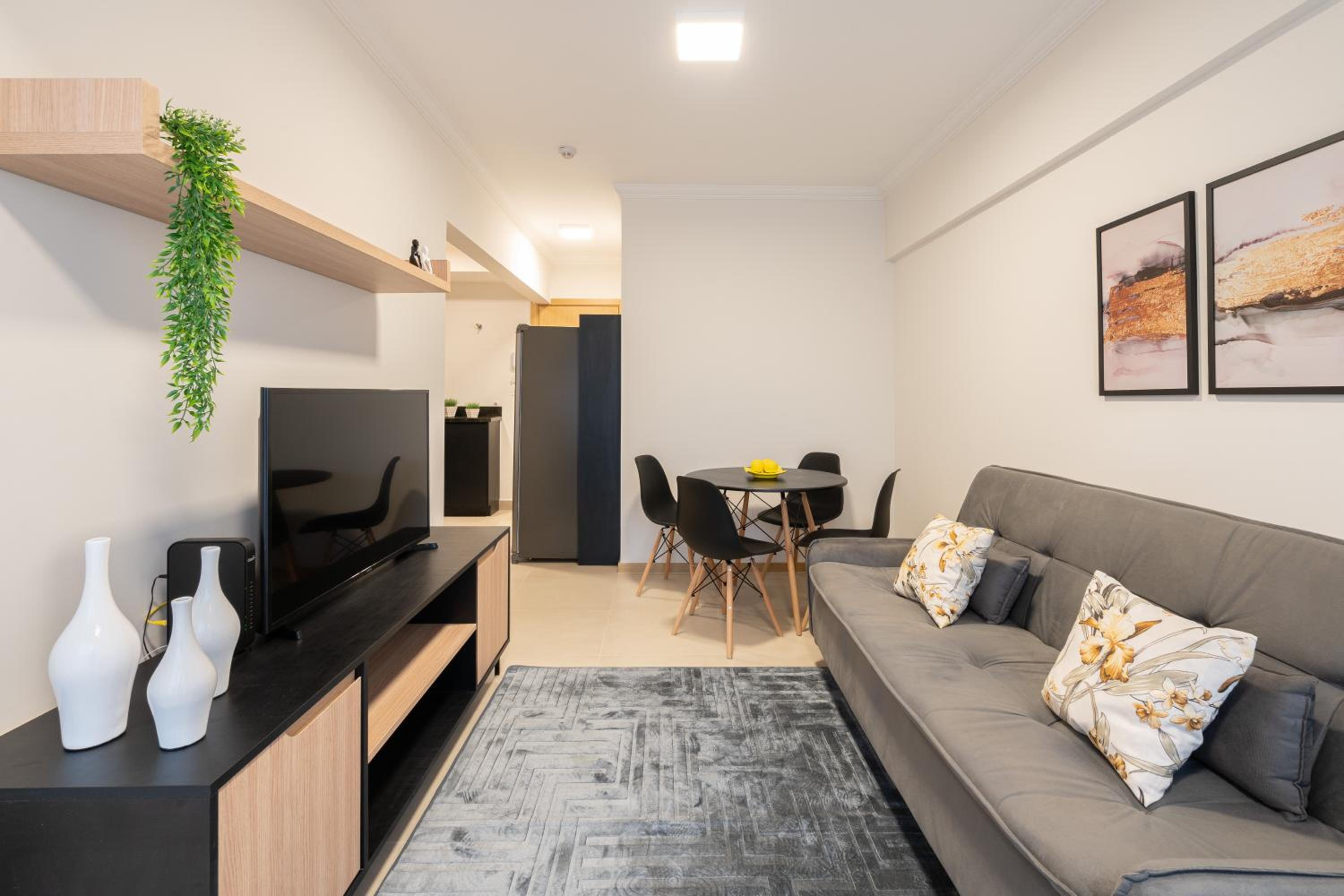 Localização Central! A 450 metros da Vila Germânica Loft com Piscina, Ar-Condicionado, Wi-Fi, Cozinha completa, Garagem Privativa, Espaço Zen, Academia, Sa