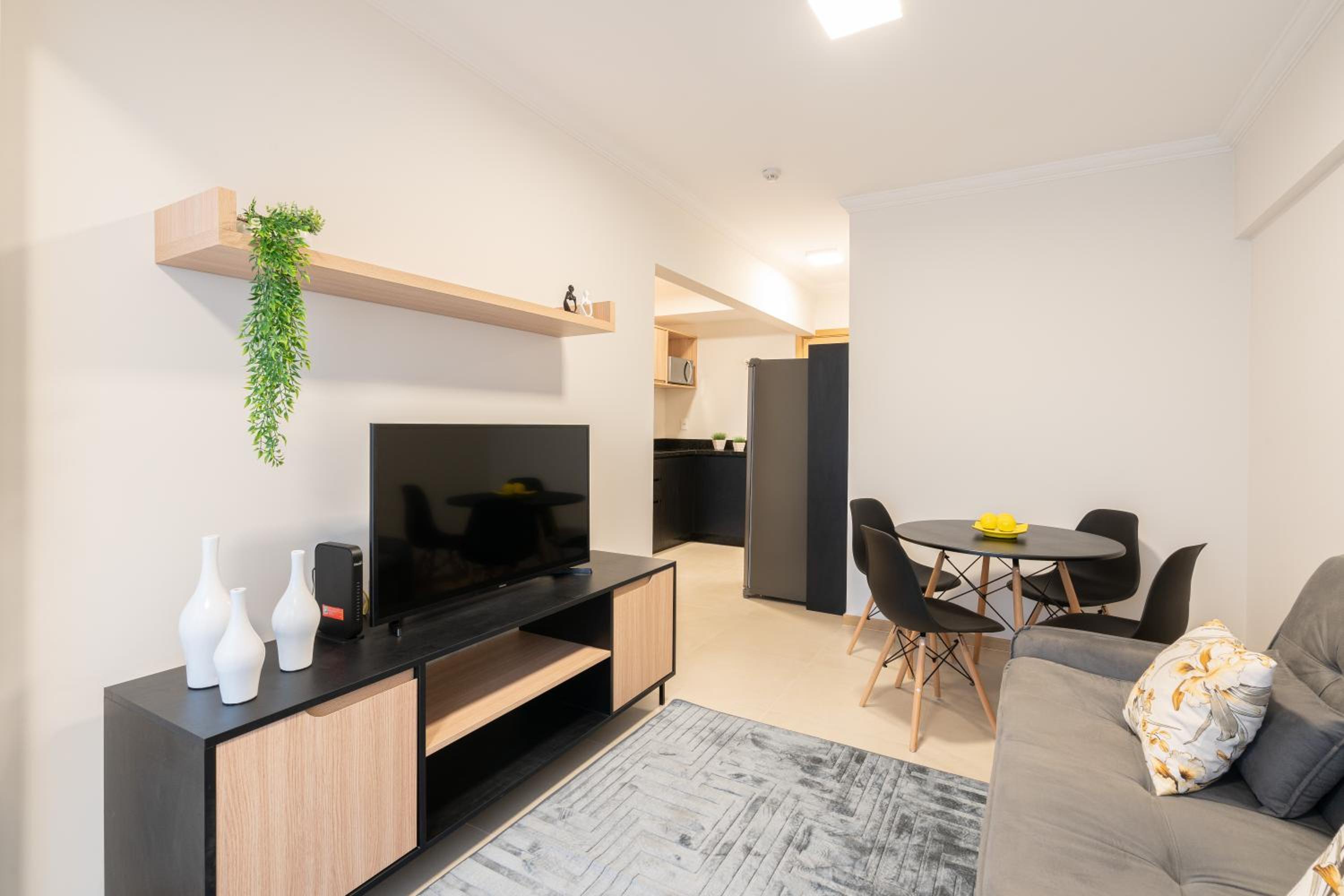 Localização Central! A 450 metros da Vila Germânica Loft com Piscina, Ar-Condicionado, Wi-Fi, Cozinha completa, Garagem Privativa, Espaço Zen, Academia, Sa