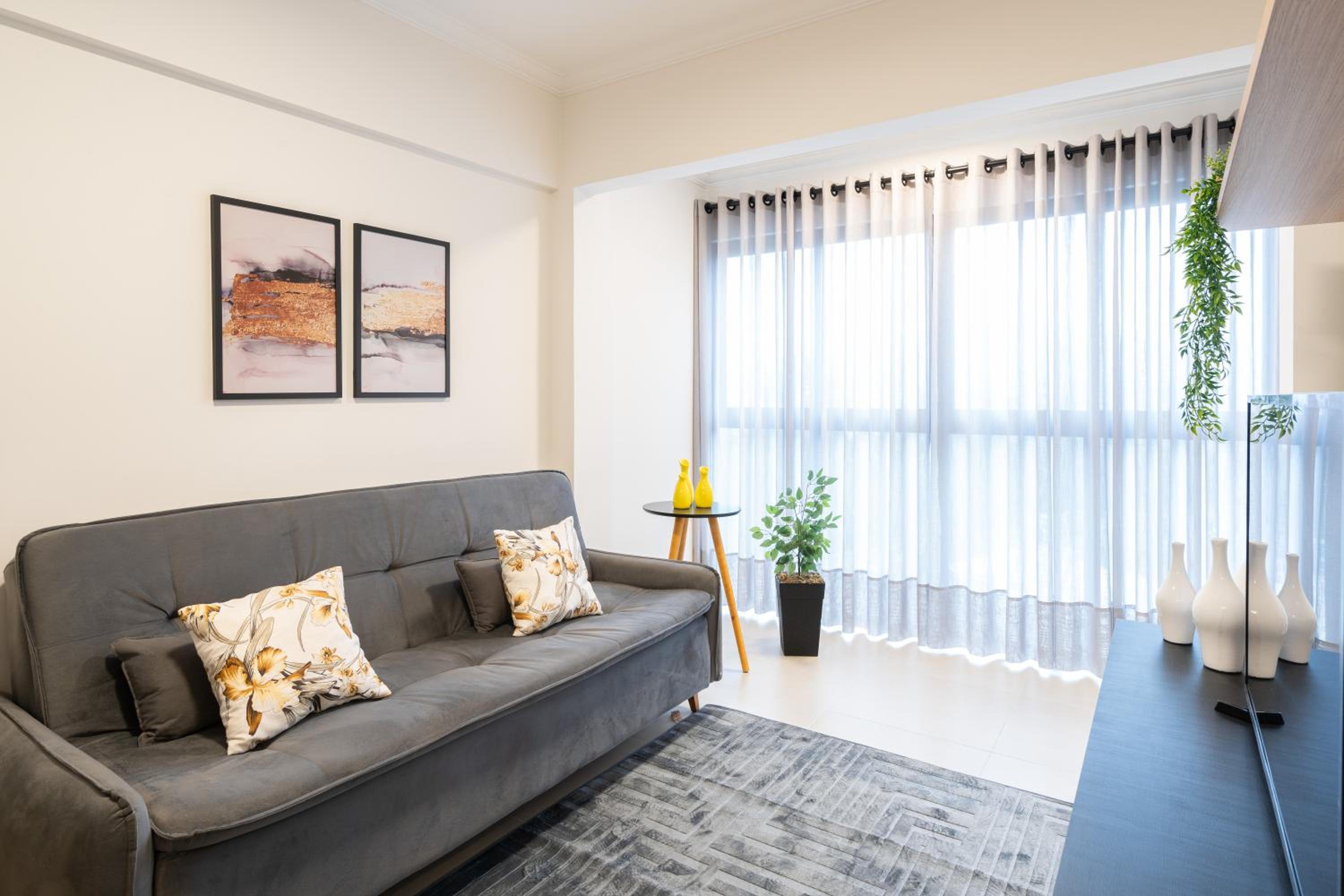 Localização Central! A 450 metros da Vila Germânica Loft com Piscina, Ar-Condicionado, Wi-Fi, Cozinha completa, Garagem Privativa, Espaço Zen, Academia, Sa