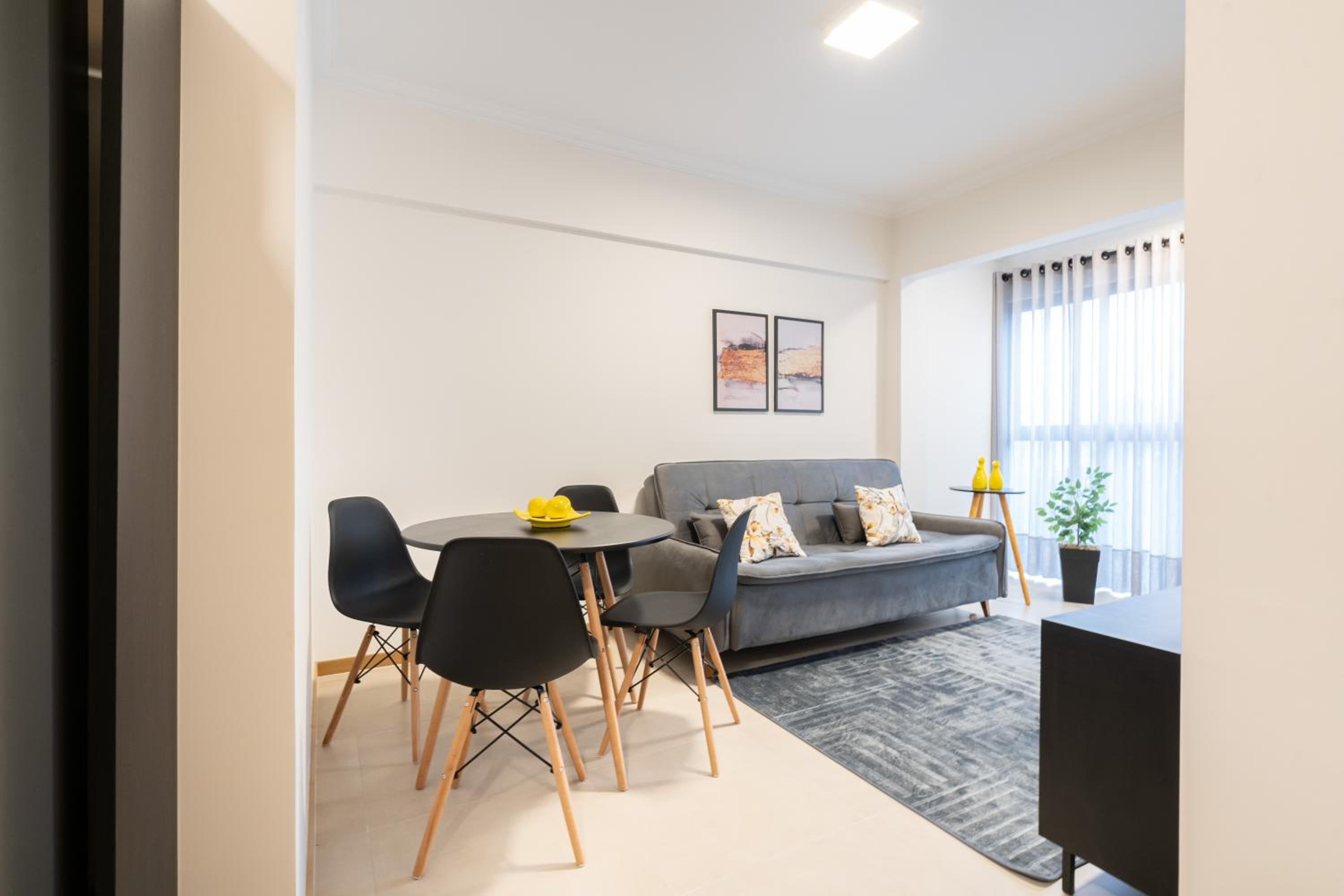 Localização Central! A 450 metros da Vila Germânica Loft com Piscina, Ar-Condicionado, Wi-Fi, Cozinha completa, Garagem Privativa, Espaço Zen, Academia, Sa