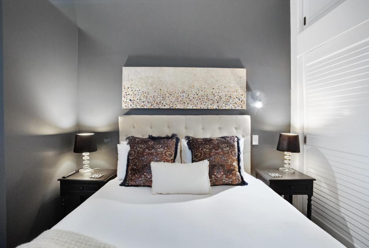Princes Wharf 2 BR Newly Renovated Luxury view 2