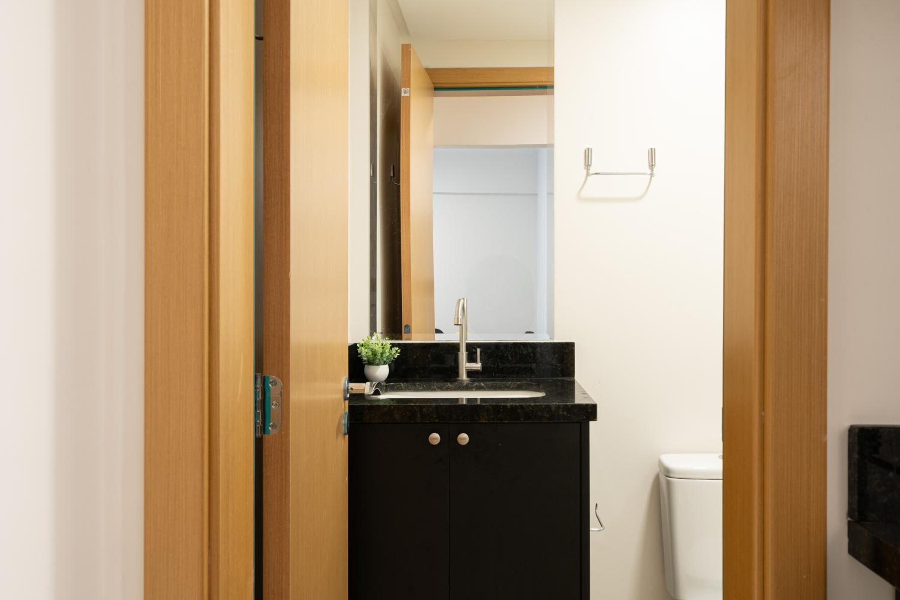 Localização Central! A 450 metros da Vila Germânica Loft com Piscina, Ar-Condicionado, Wi-Fi, Cozinha completa, Garagem Privativa, Espaço Zen, Academia, Sa