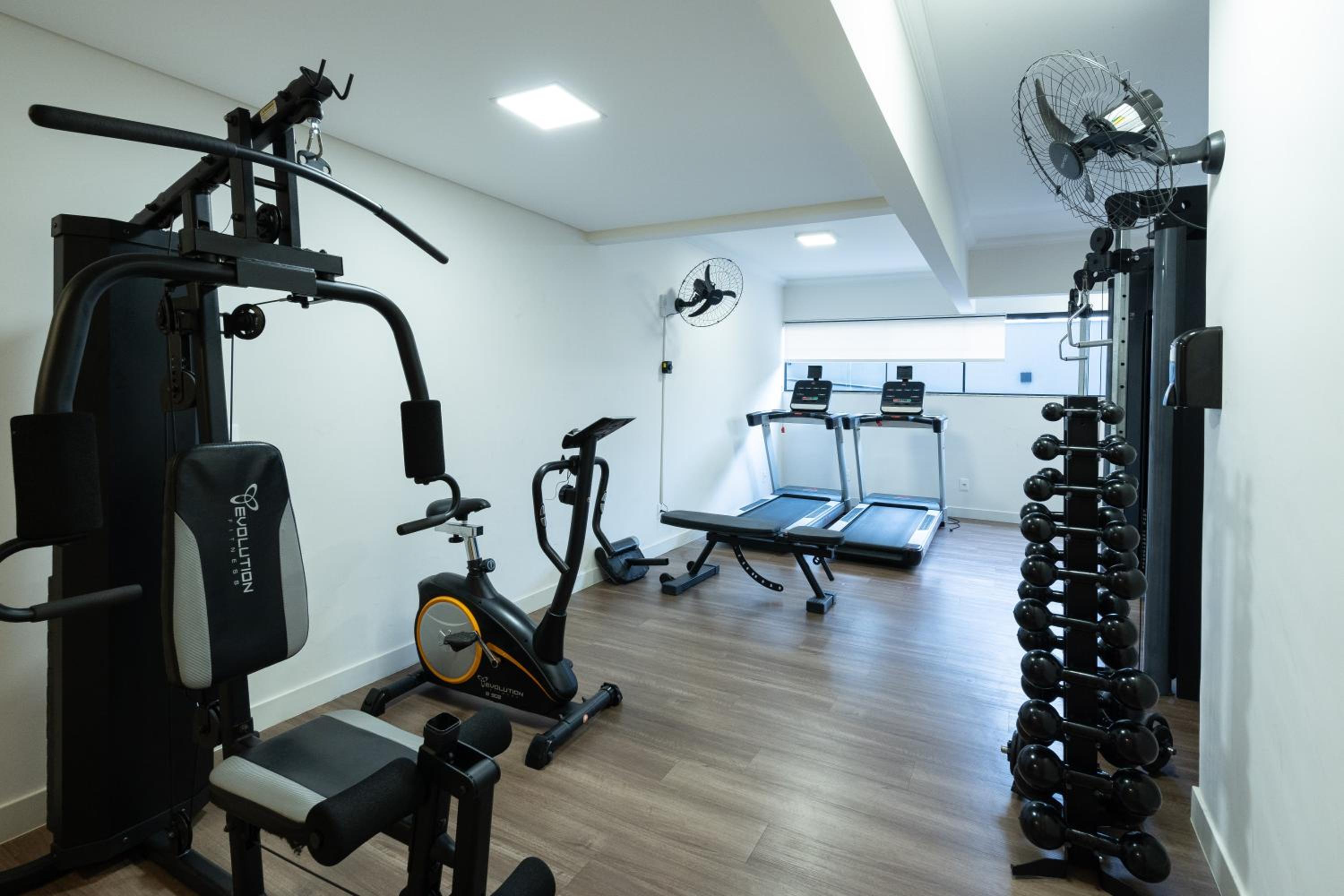Localização Central! A 450 metros da Vila Germânica Loft com Piscina, Ar-Condicionado, Wi-Fi, Cozinha completa, Garagem Privativa, Espaço Zen, Academia, Sa