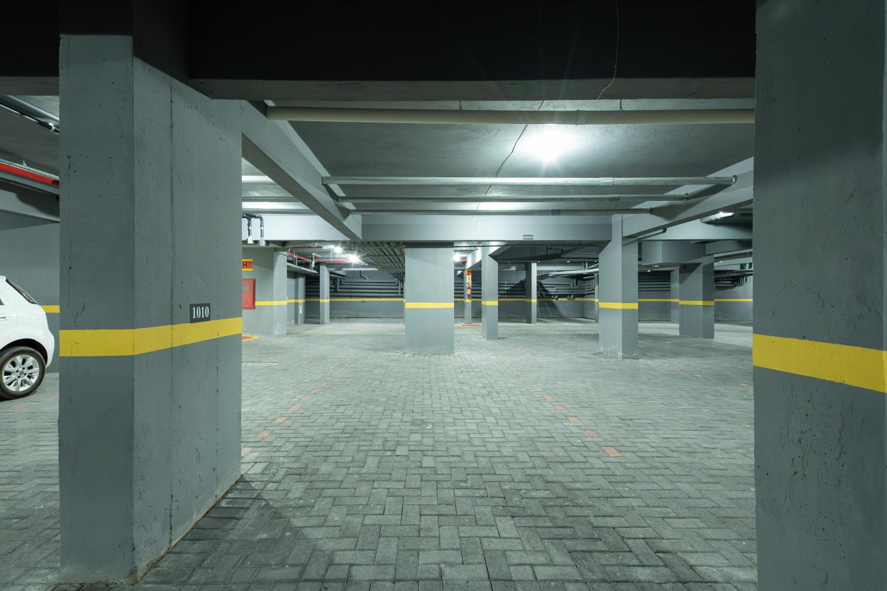 Localização Central! A 450 metros da Vila Germânica Loft com Piscina, Ar-Condicionado, Wi-Fi, Cozinha completa, Garagem Privativa, Espaço Zen, Academia, Sa