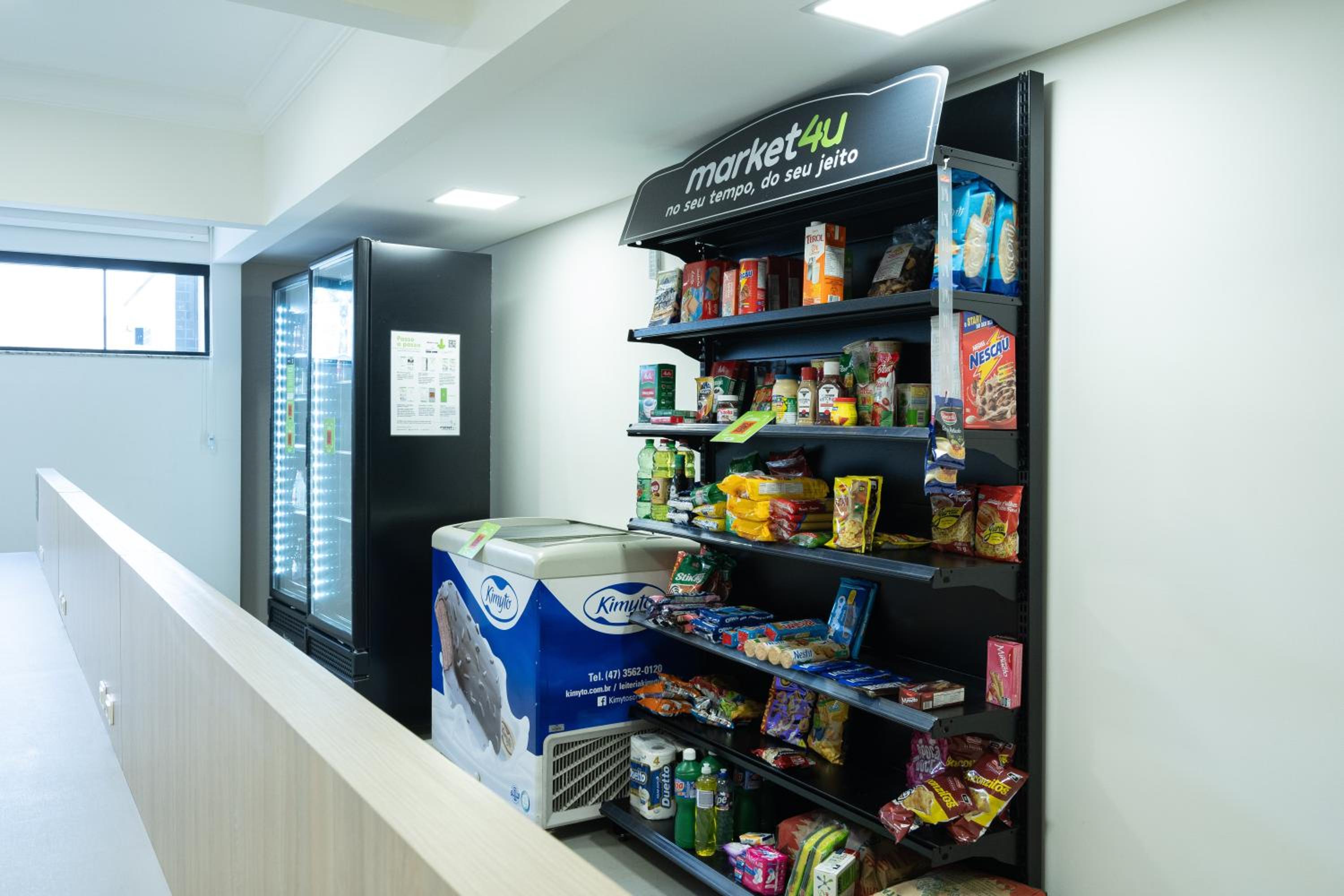 Localização Central! A 450 metros da Vila Germânica Loft com Piscina, Ar-Condicionado, Wi-Fi, Cozinha completa, Garagem Privativa, Espaço Zen, Academia, Sa