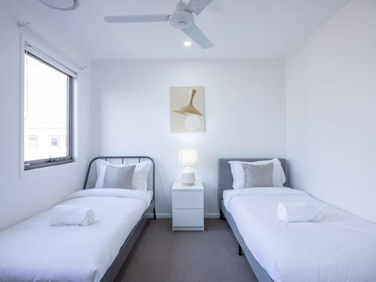 Brand new 4beds home Minutes from M1 and Local Shops