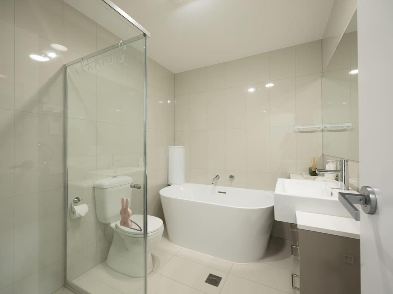 Brand new 4beds home Minutes from M1 and Local Shops