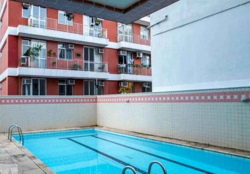 Flat em Ipanema com garagem e piscina