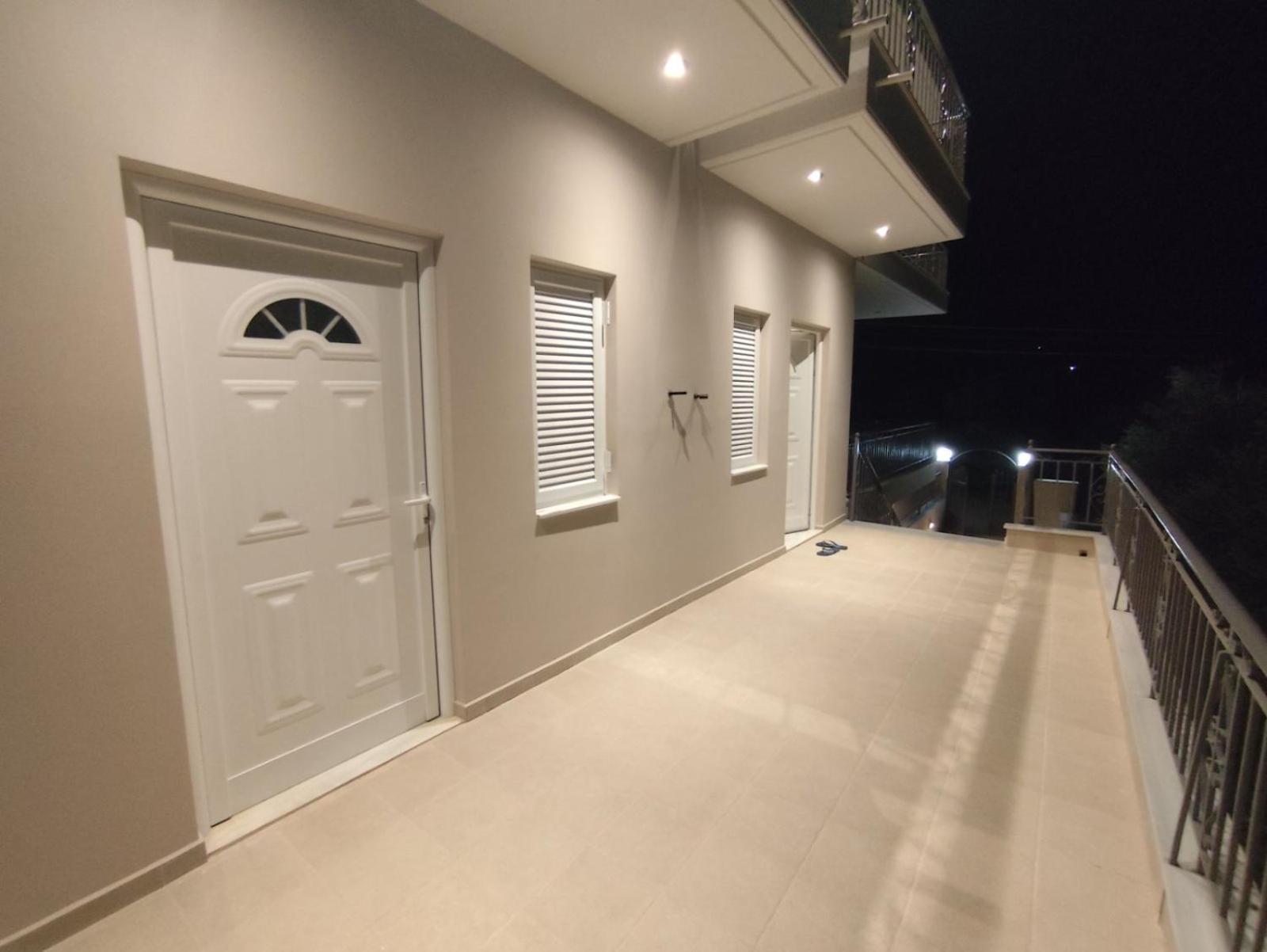 Mani Hillview Apartments