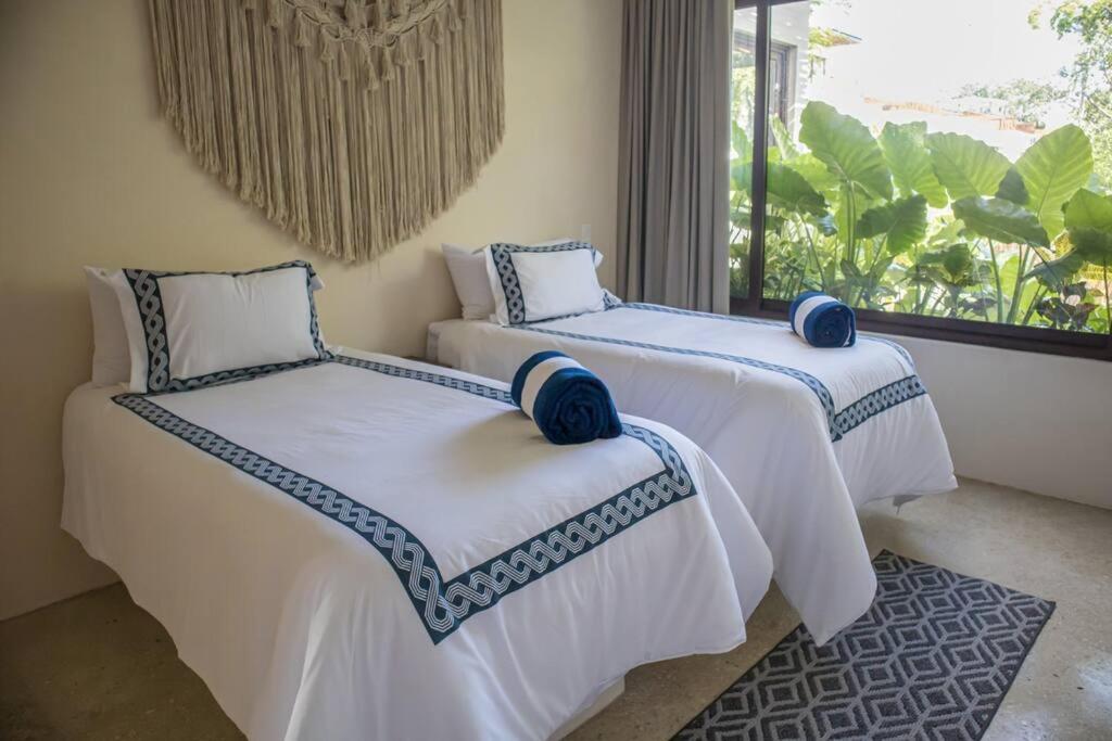 4br gated community private pool and garden view 3