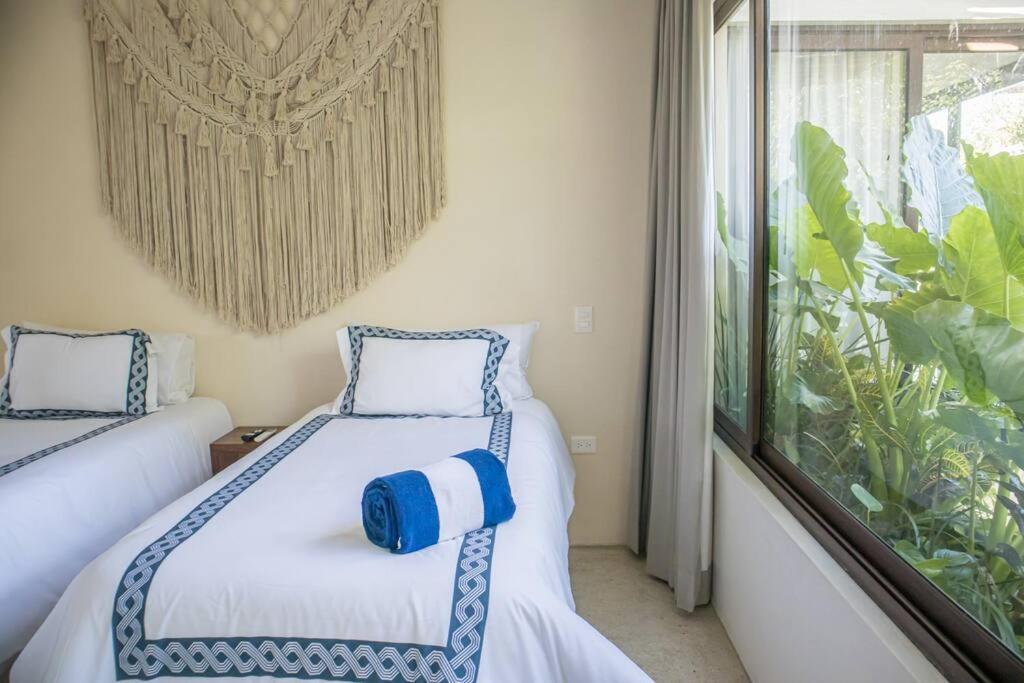 4br gated community private pool and garden view 5