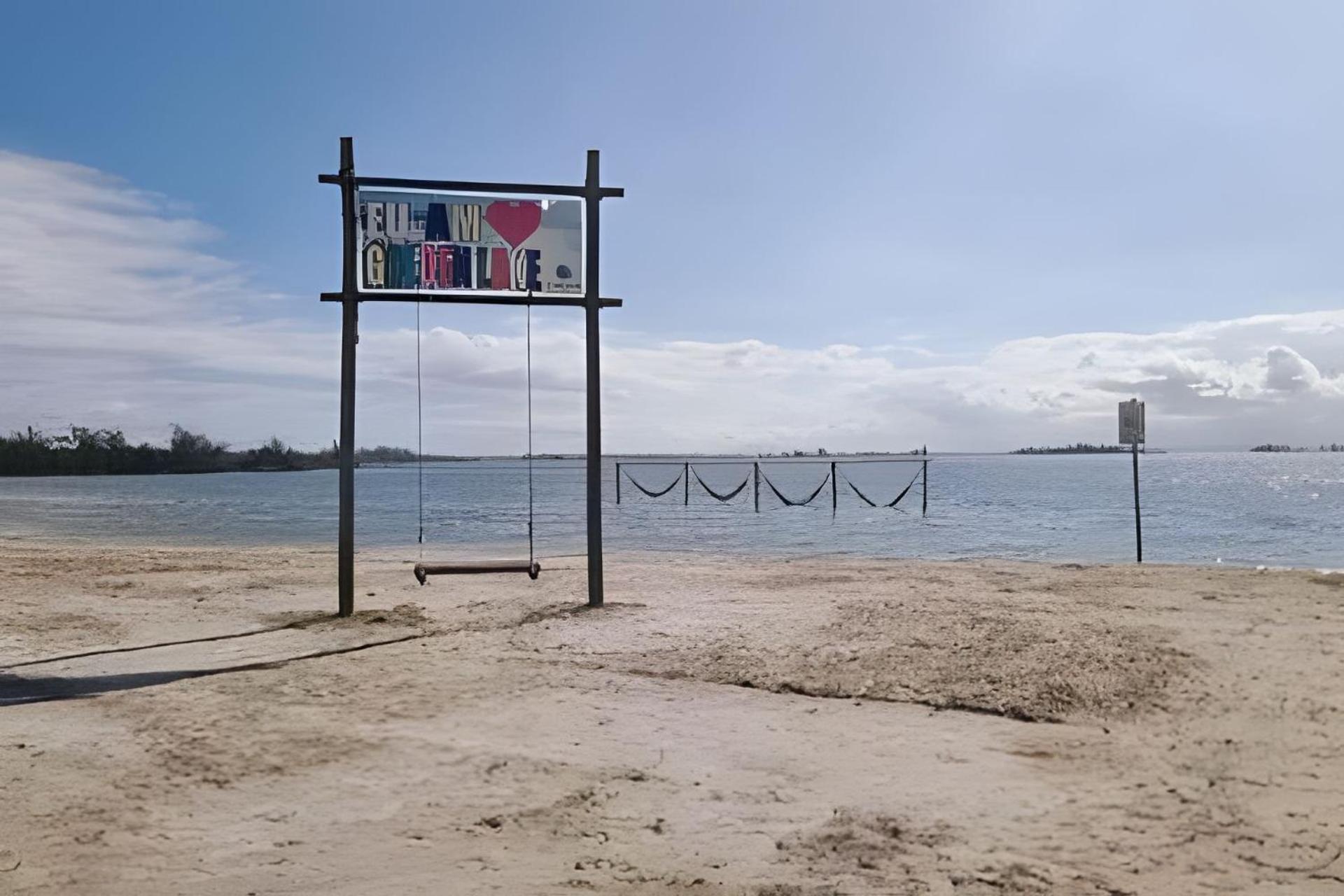 Conforto na beira da Lagoa, Golden Lake Apart