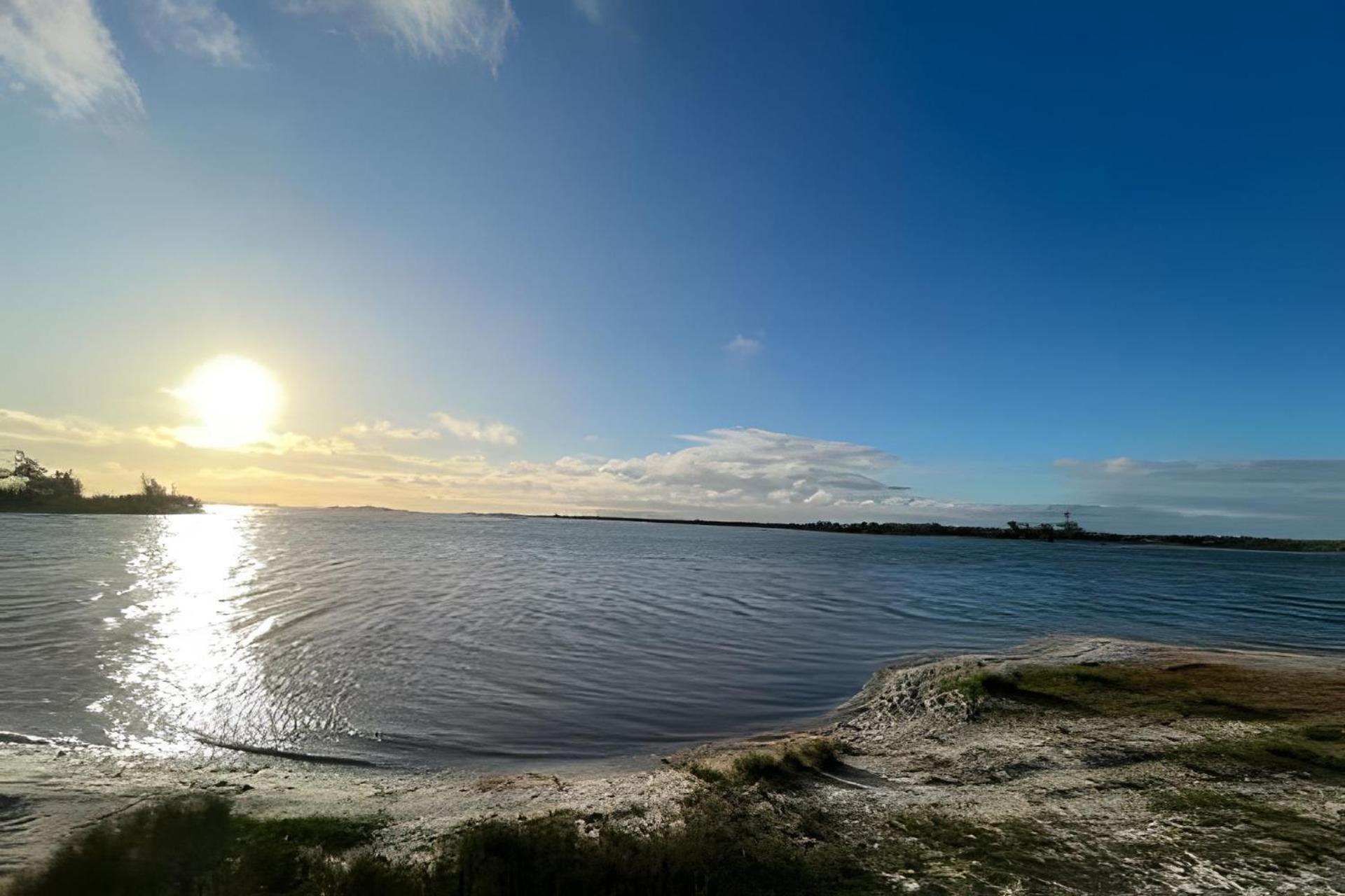 Conforto na beira da Lagoa, Golden Lake Apart