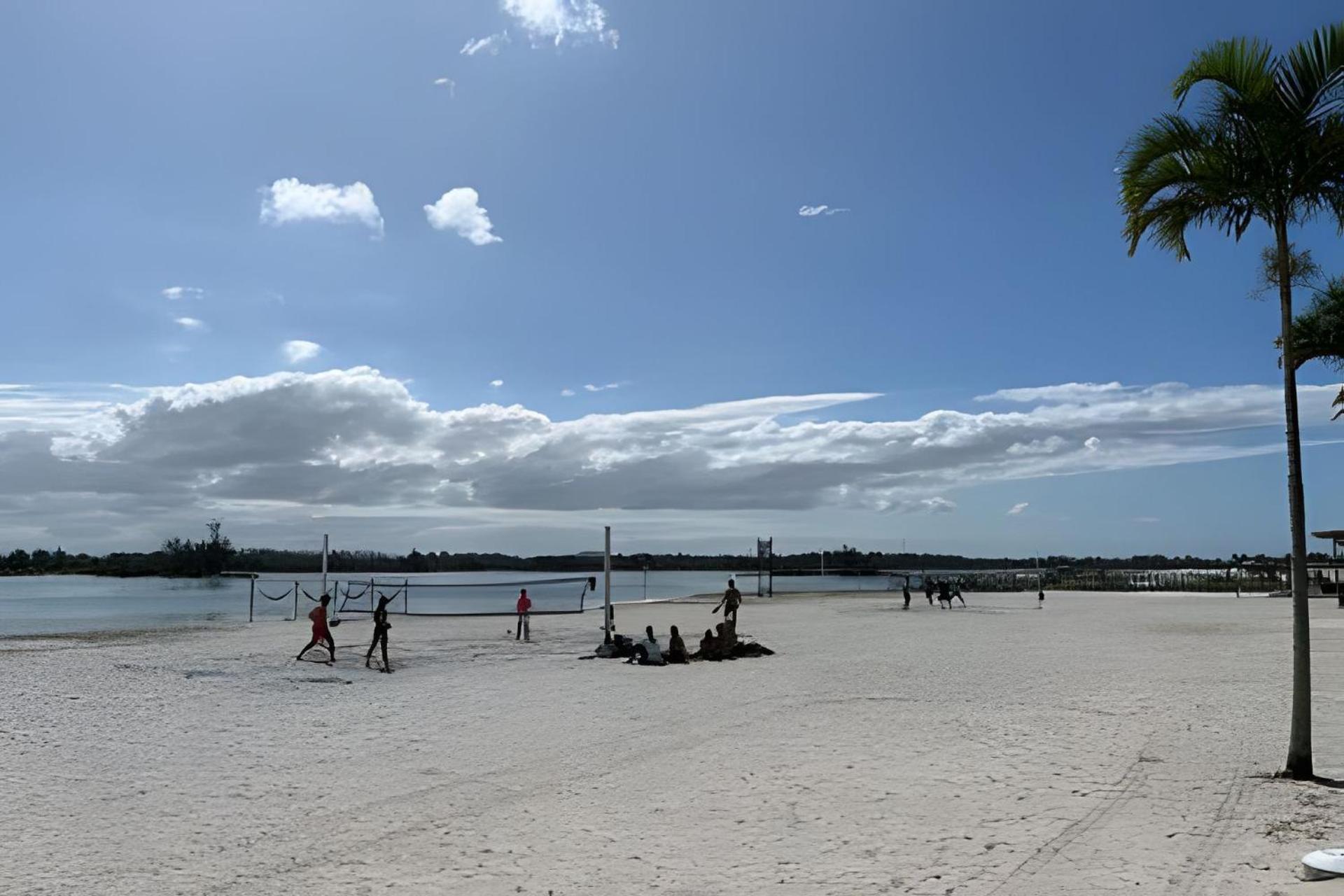 Conforto na beira da Lagoa, Golden Lake Apart