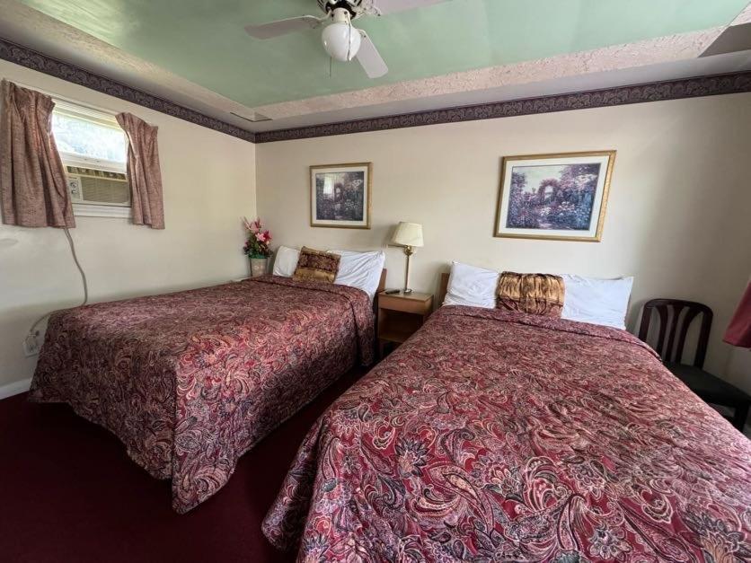 Holiday Motel