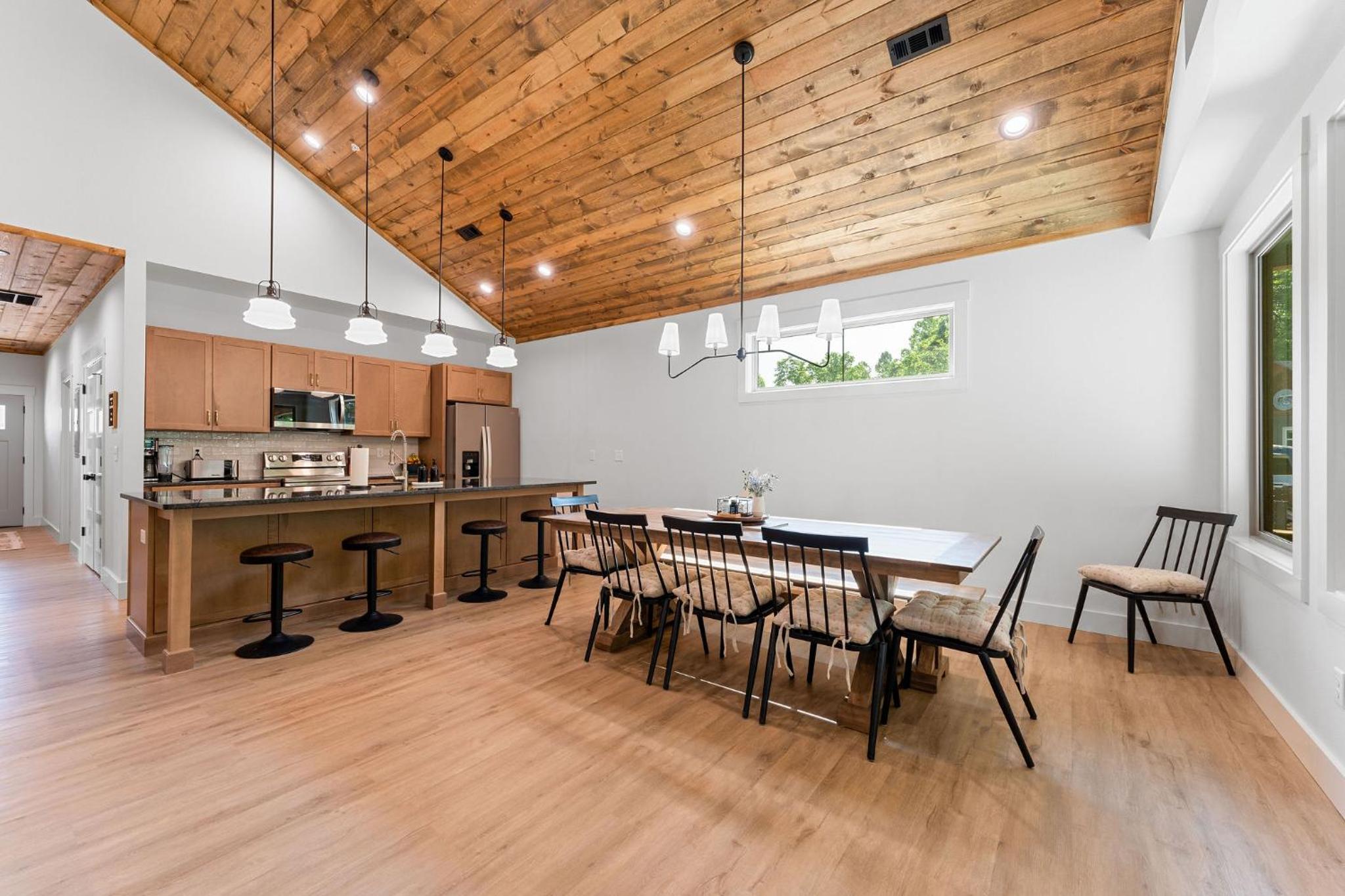 New Ozark Oasis Luxe Cabin Retreat with Hot Tub