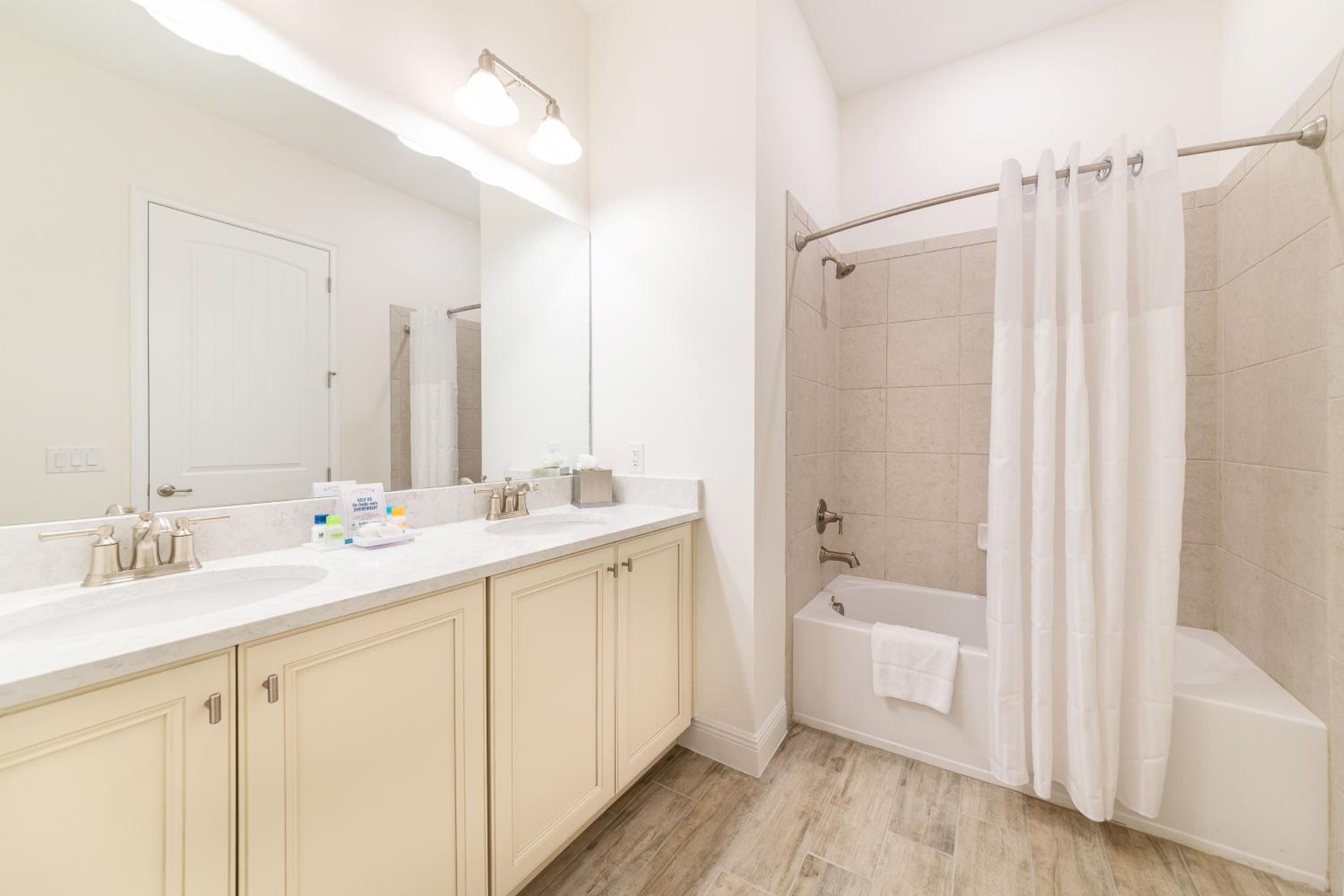 Tropical Paradise Cottage Near Disney With Private Hot Tub & Margaritaville Resort & Island H20 Waterpark Access - 2987La
