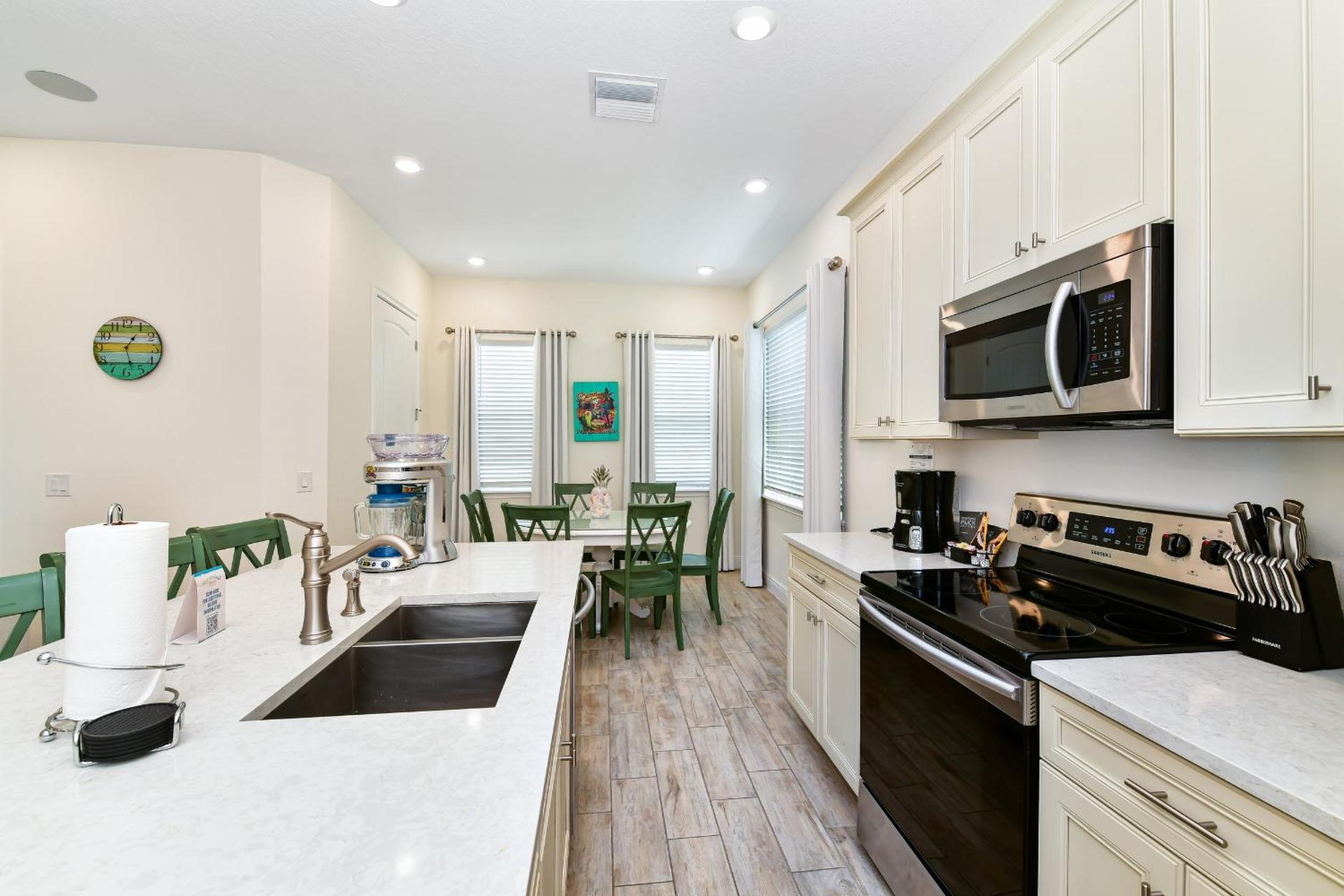 Sunny Yellow Cottage Near Disney With Margaritaville Resort & Island H20 Waterpark Access - 2995La