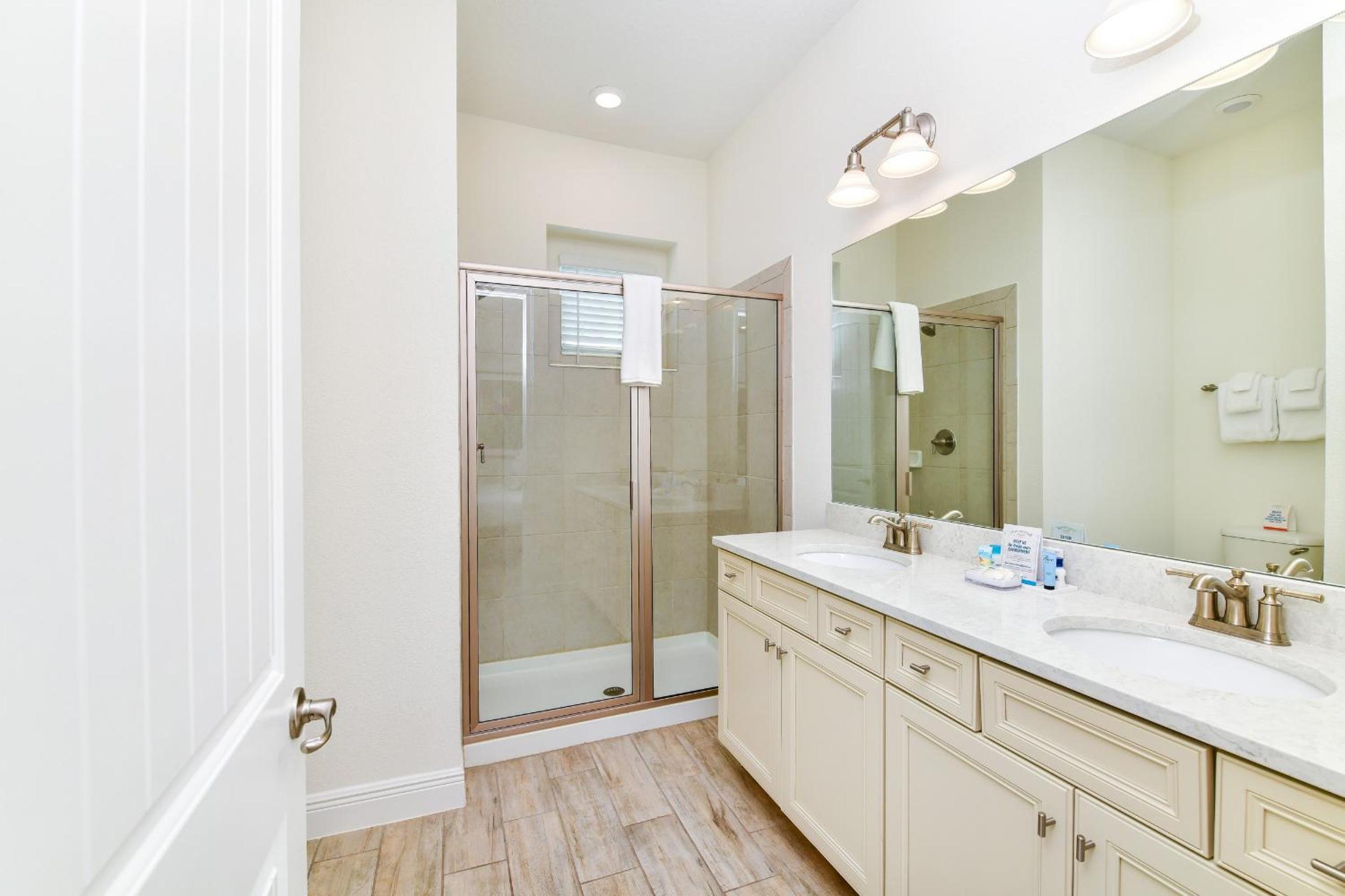 Sunny Yellow Cottage Near Disney With Margaritaville Resort & Island H20 Waterpark Access - 2995La