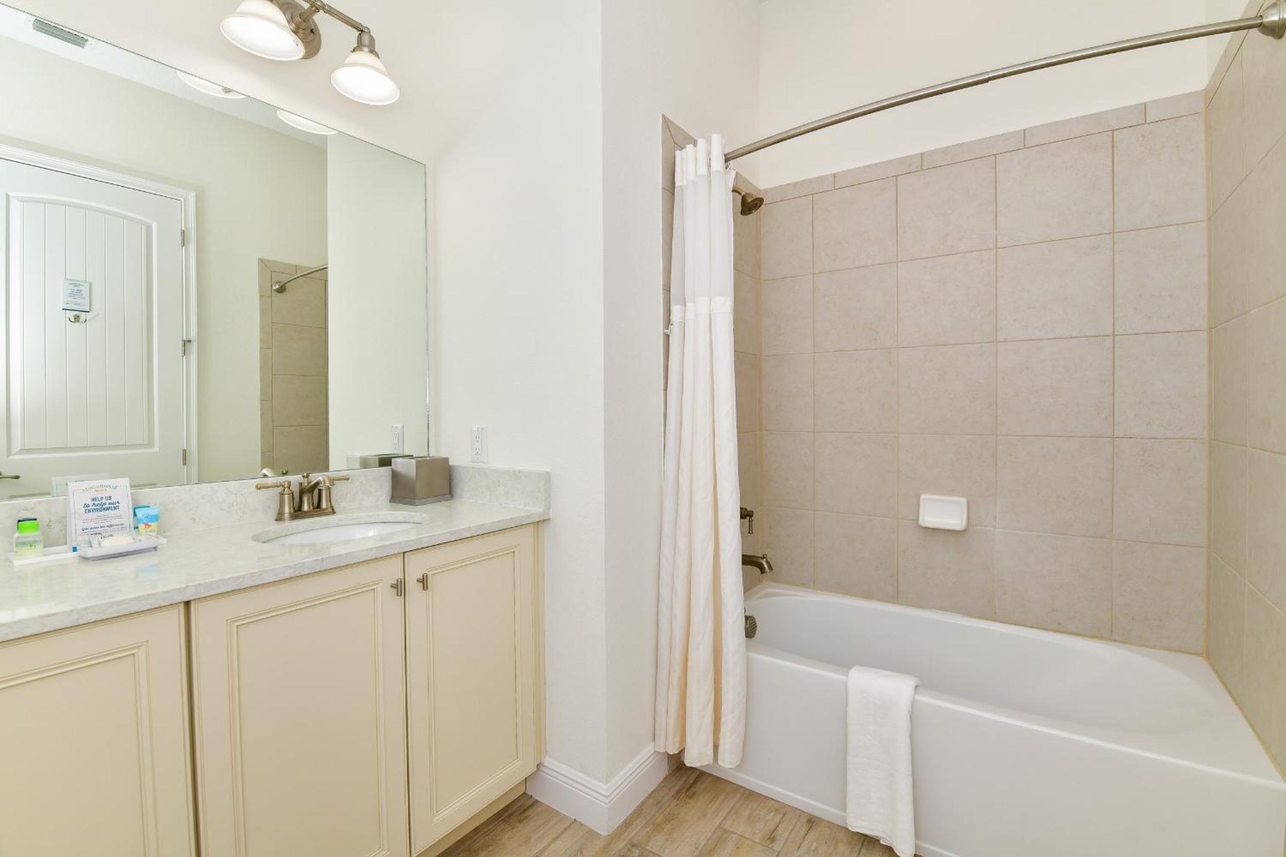 Sunny Yellow Cottage Near Disney With Margaritaville Resort & Island H20 Waterpark Access - 2995La