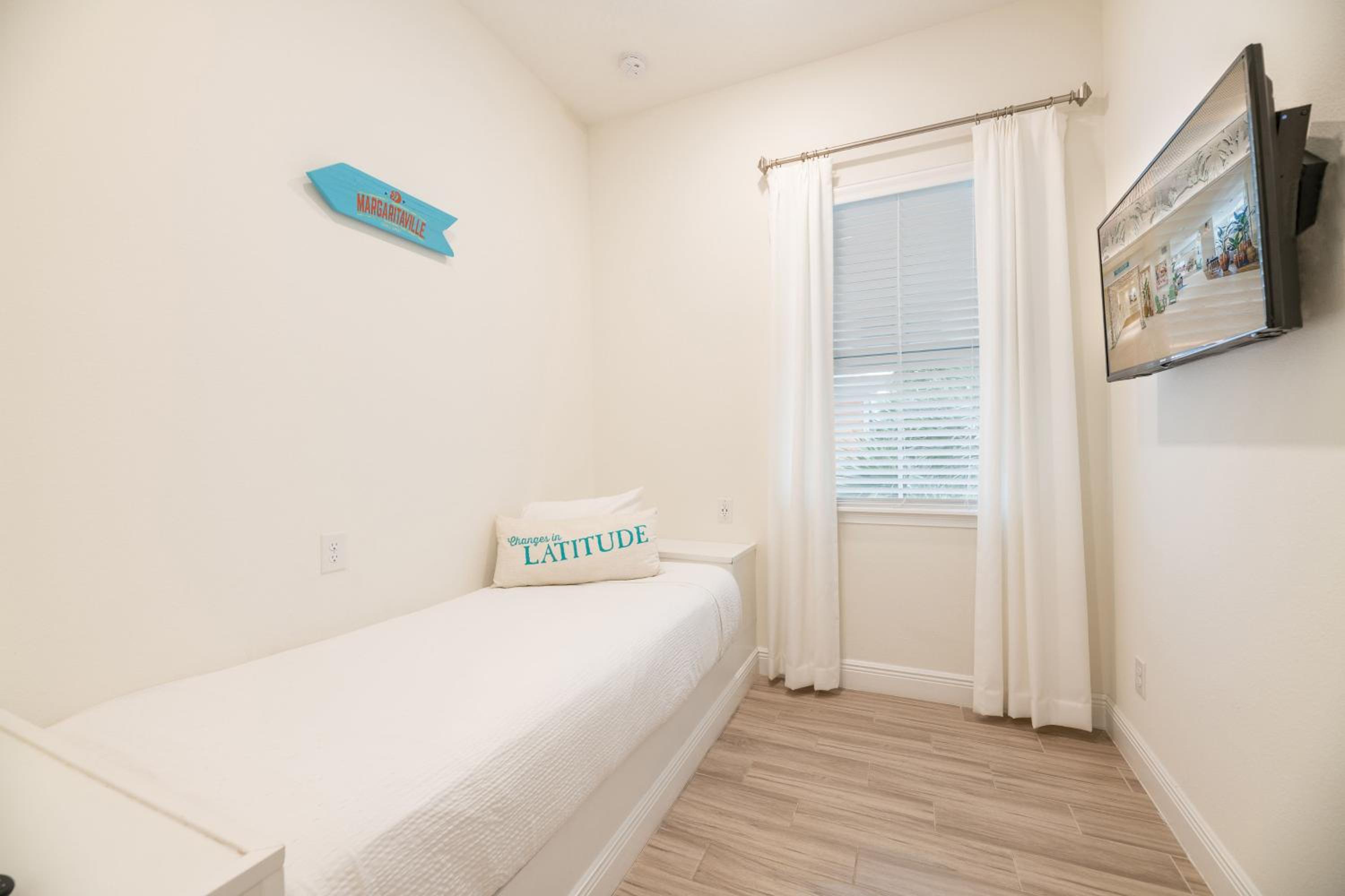 Vivid Cottage Near Disney With Margaritaville Resort & Island H2O Access - 8020Ff