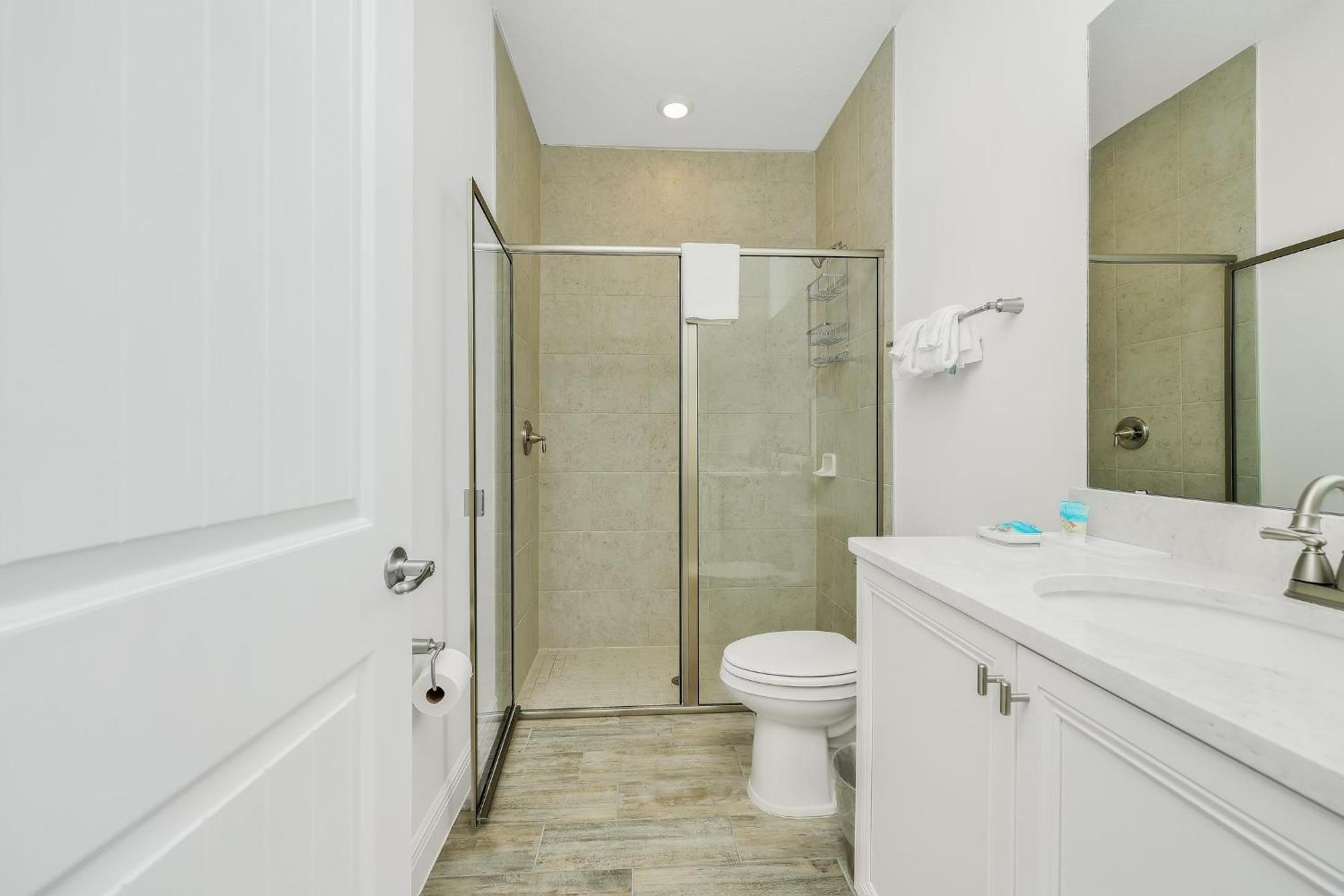 Beautiful Waterfront Villa Near Disney With Margaritaville Resort & Island H20 Waterpark Access - 3017Cs